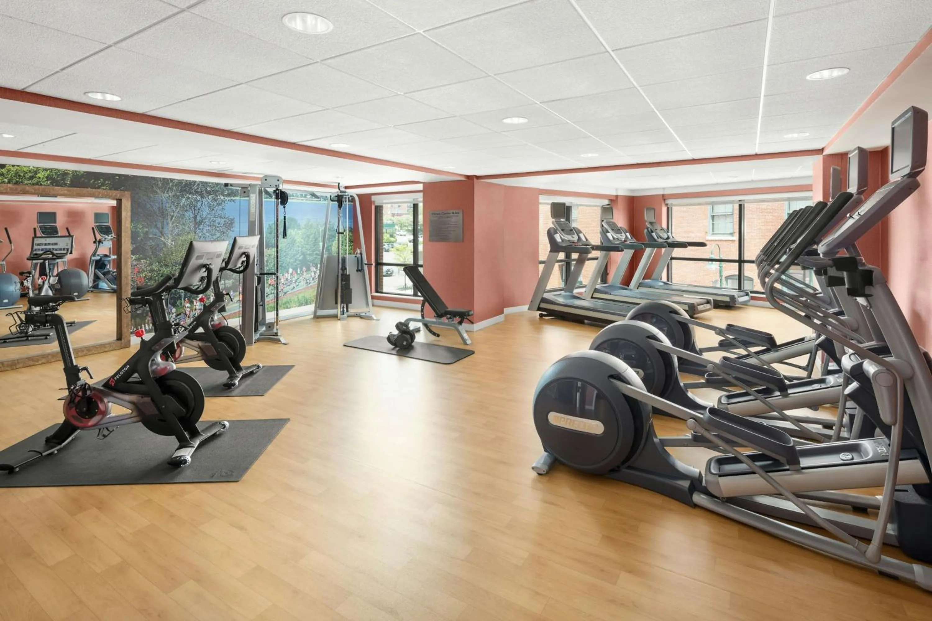 Fitness centre/facilities in Courtyard by Marriott Portland Downtown/Waterfront