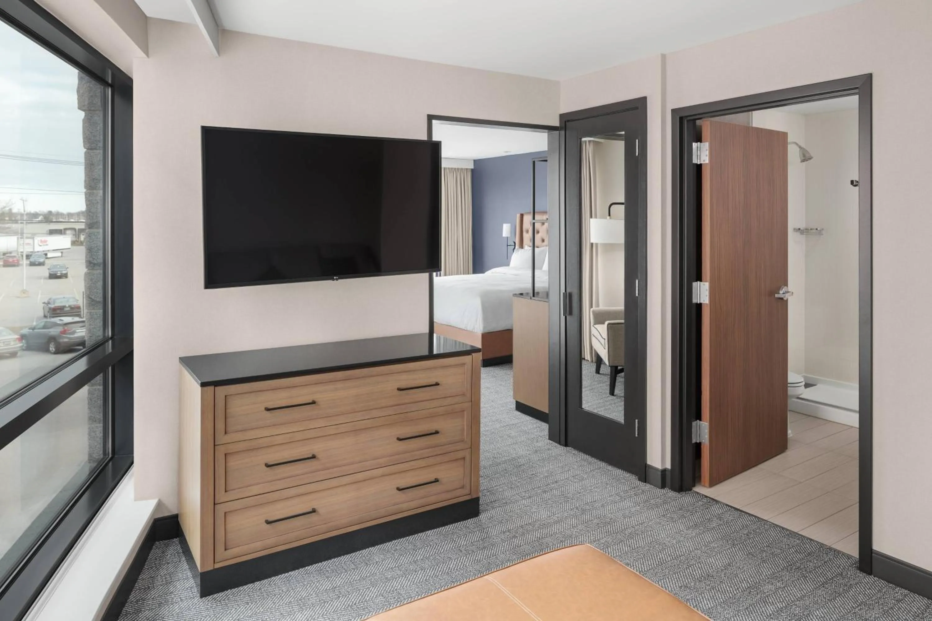 Living room, Bed in Courtyard by Marriott Portland Downtown/Waterfront