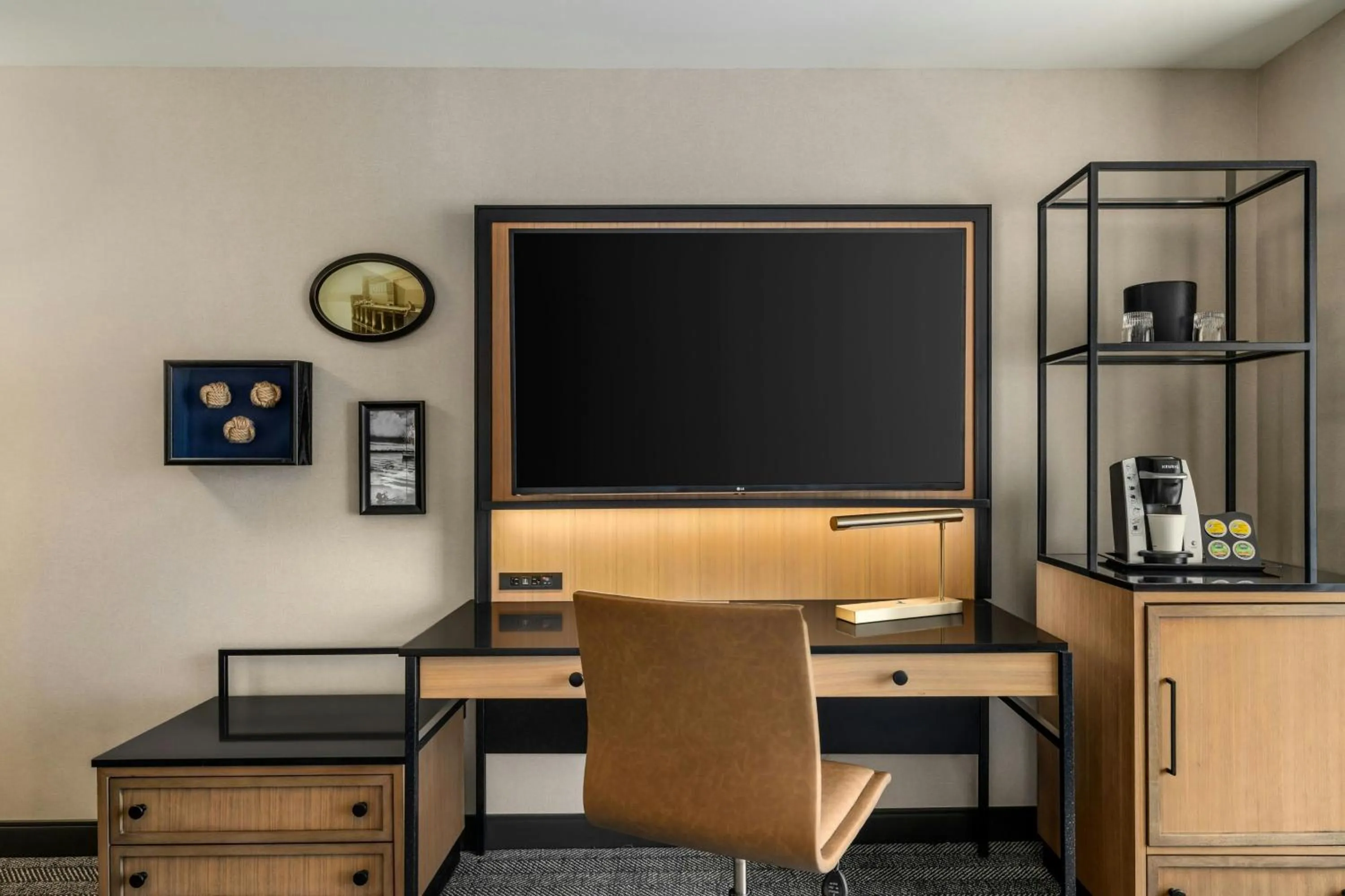 Photo of the whole room in Courtyard by Marriott Portland Downtown/Waterfront