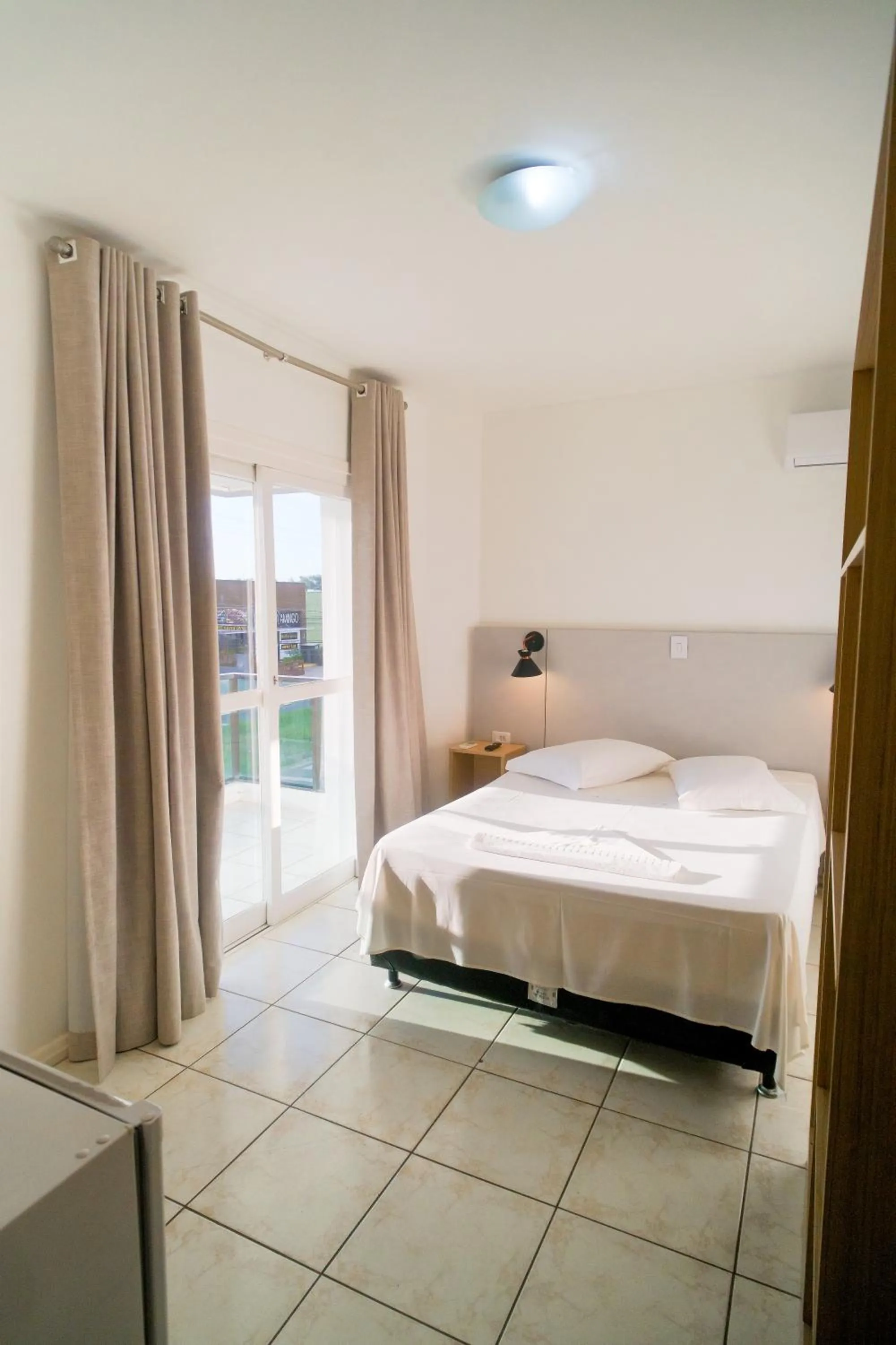 Bedroom, Bed in Xangri-La Praia Hotel