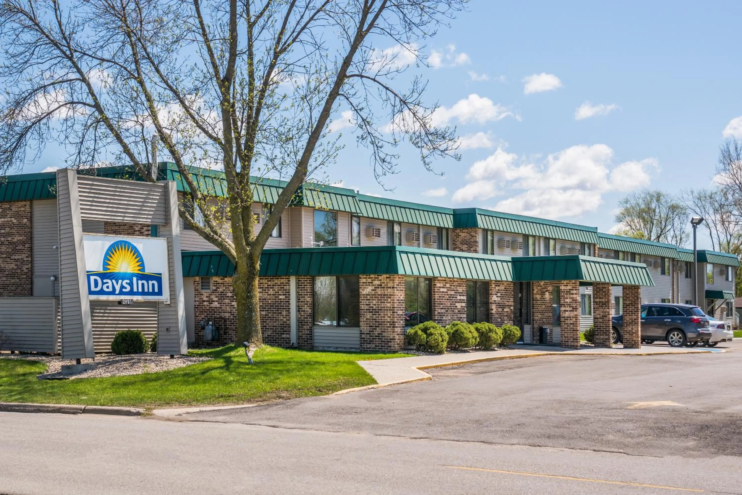Facade/entrance in Days Inn by Wyndham Mason City