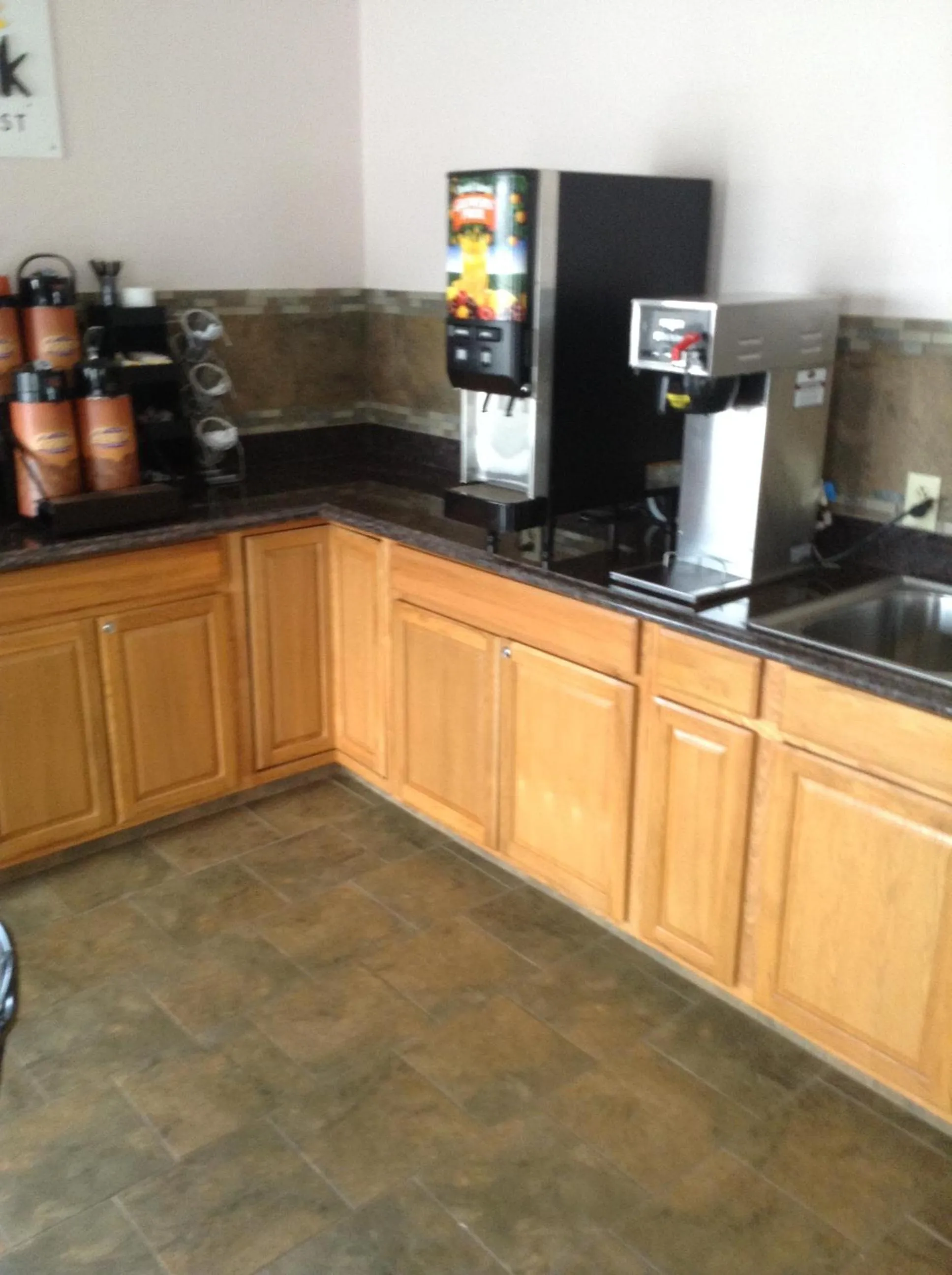 Coffee/tea facilities in Days Inn by Wyndham Mason City