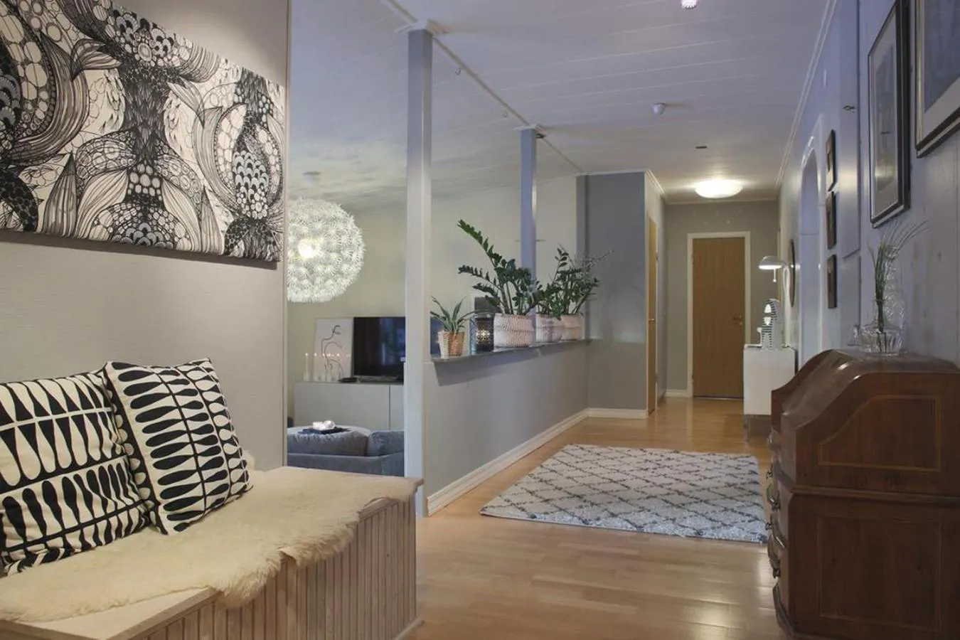 Communal lounge/ TV room in Aurora Cabin