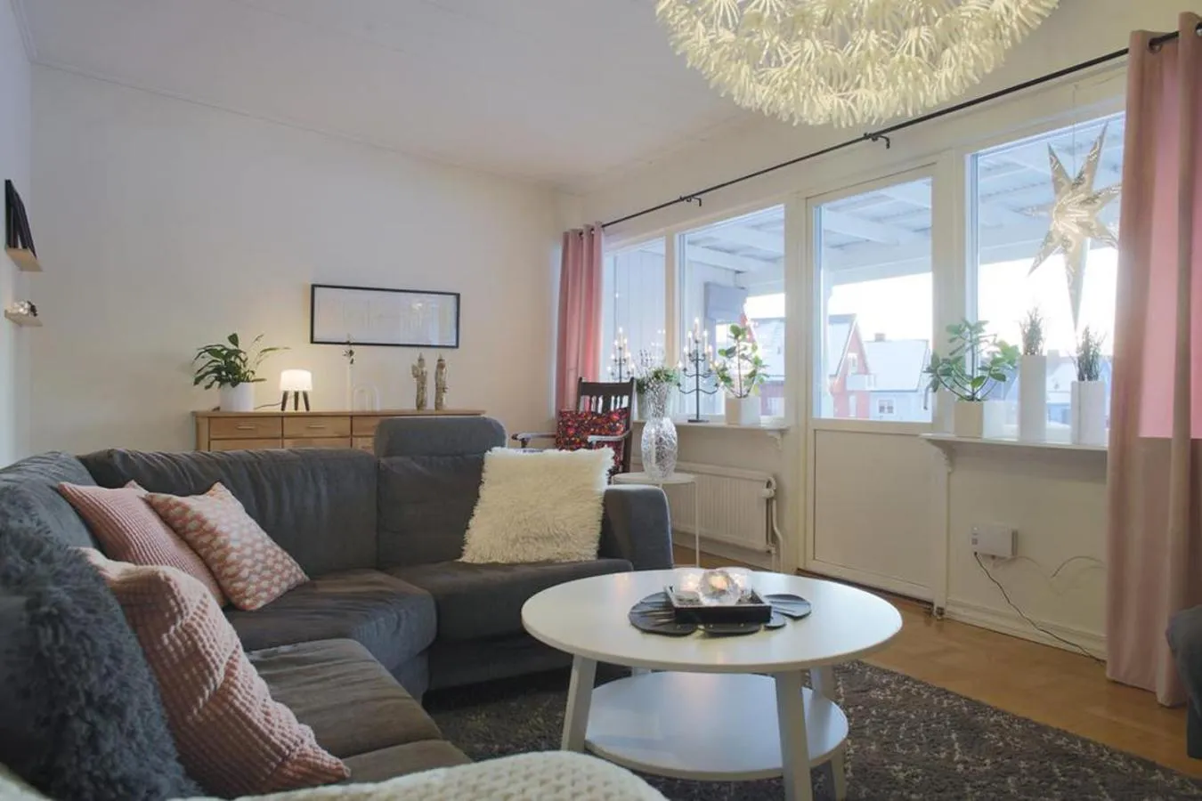 Communal lounge/ TV room in Aurora Cabin