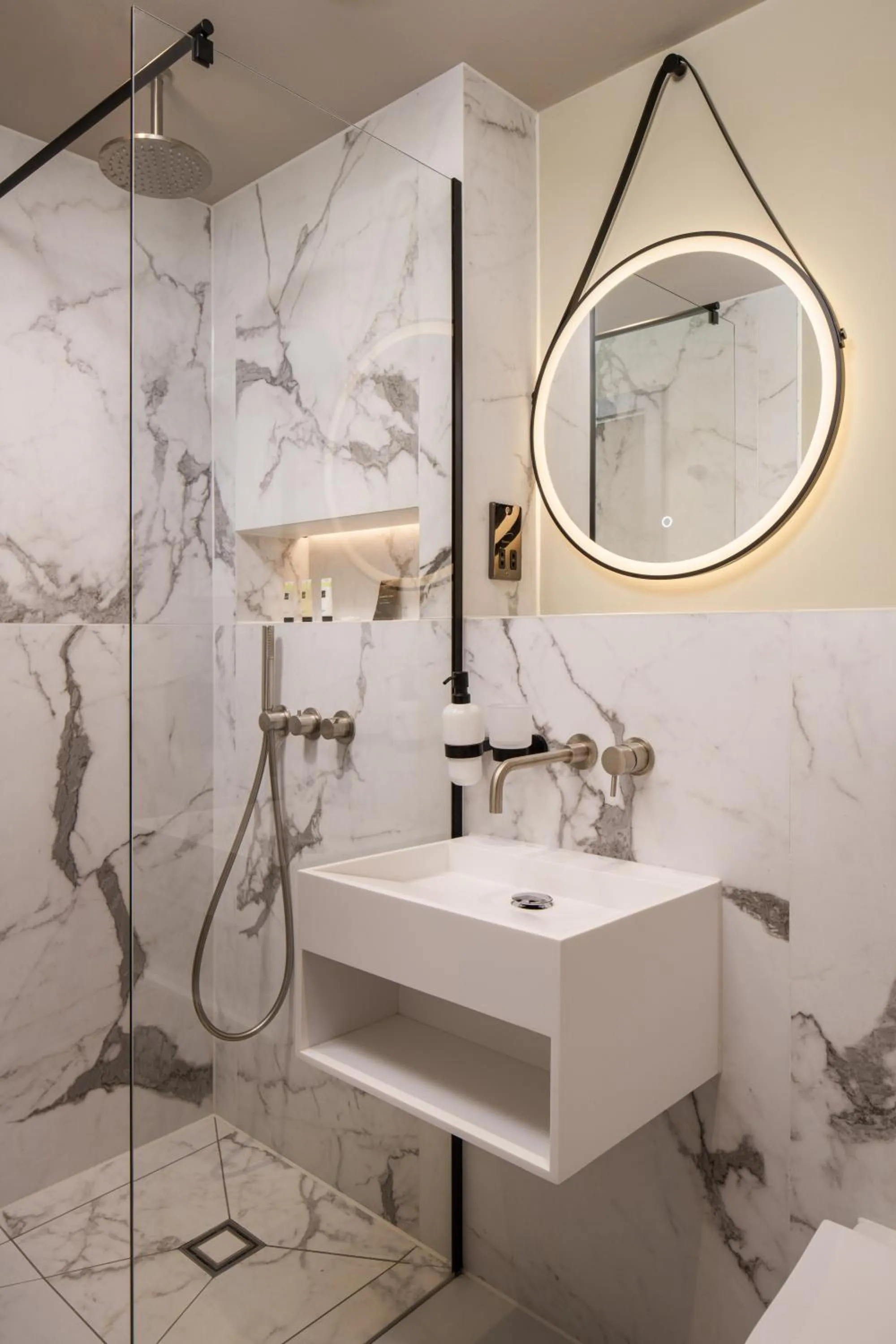 Shower in Central Park Hotel