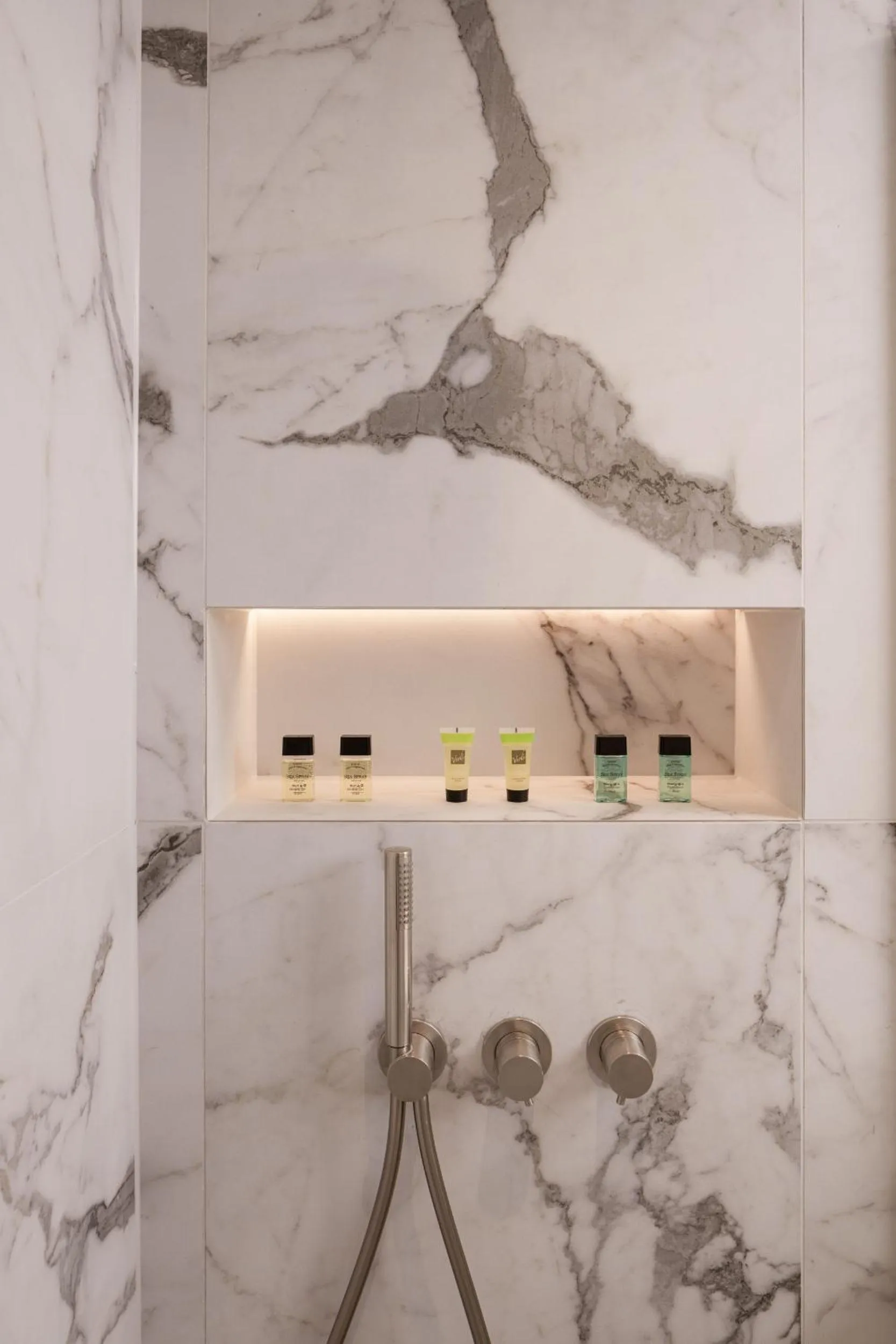 Shower in Central Park Hotel