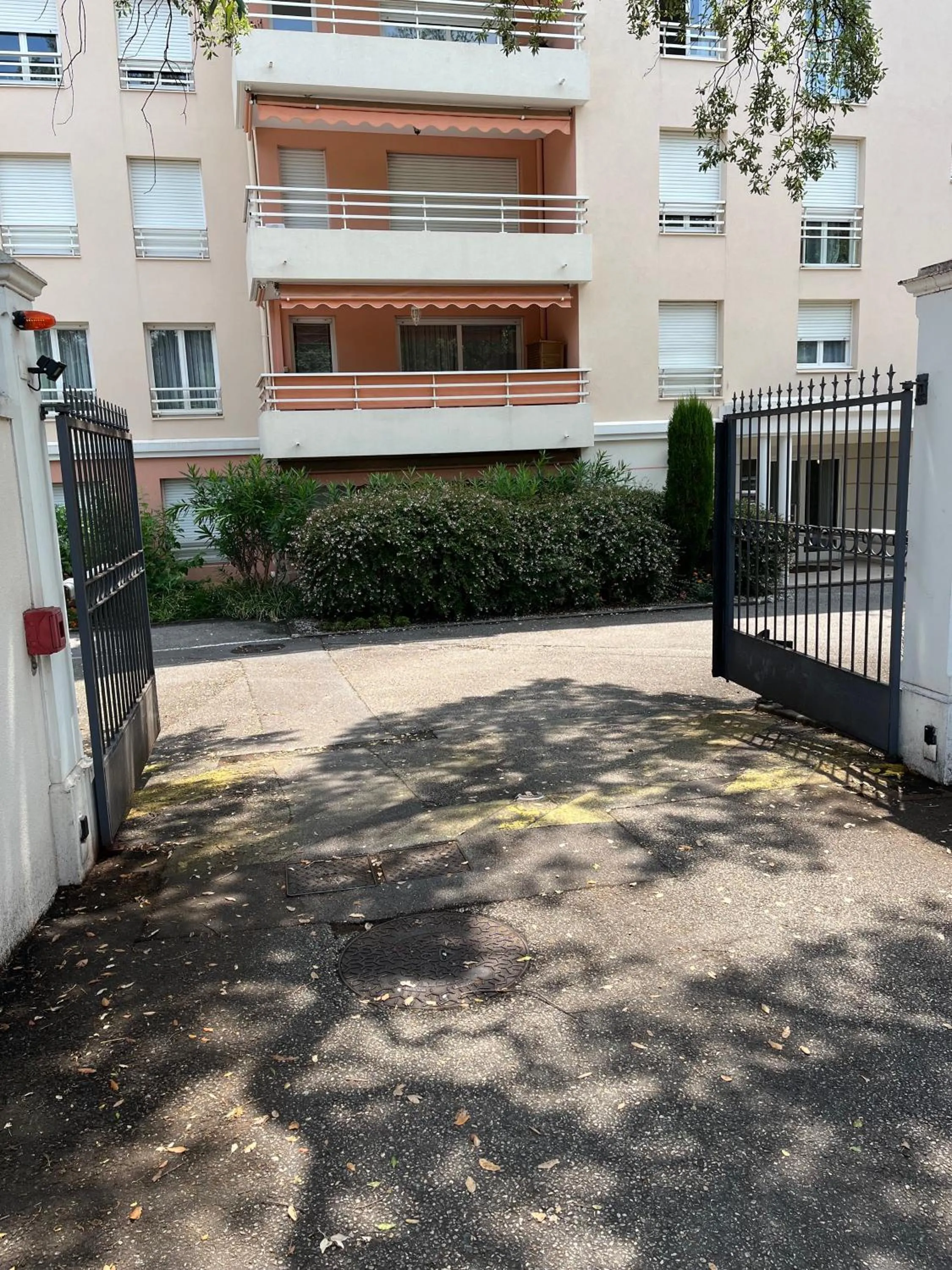 Property building in Appartement 84m² avec 2 parkings privatifs