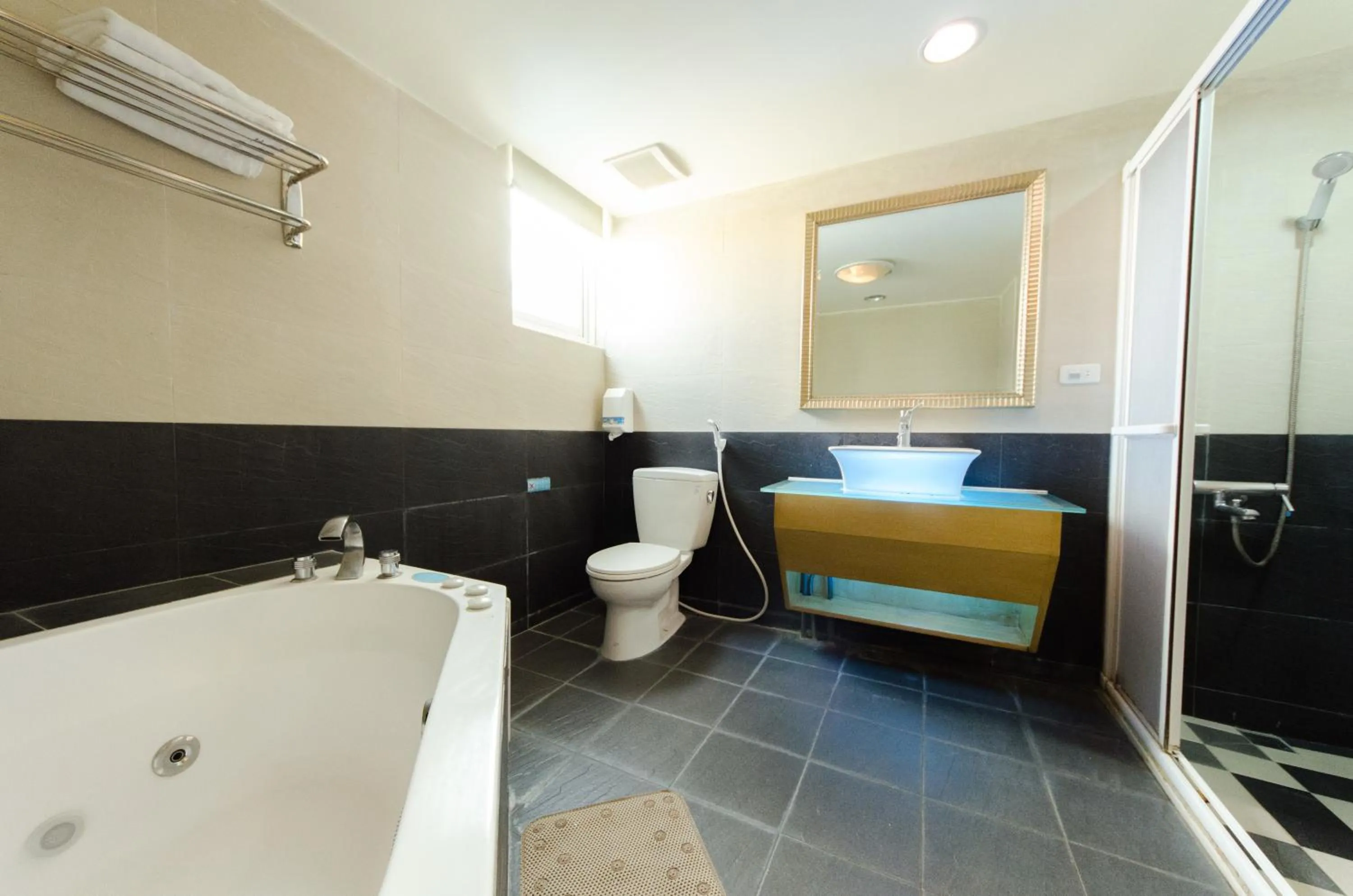 Bathroom in Yake Homestay