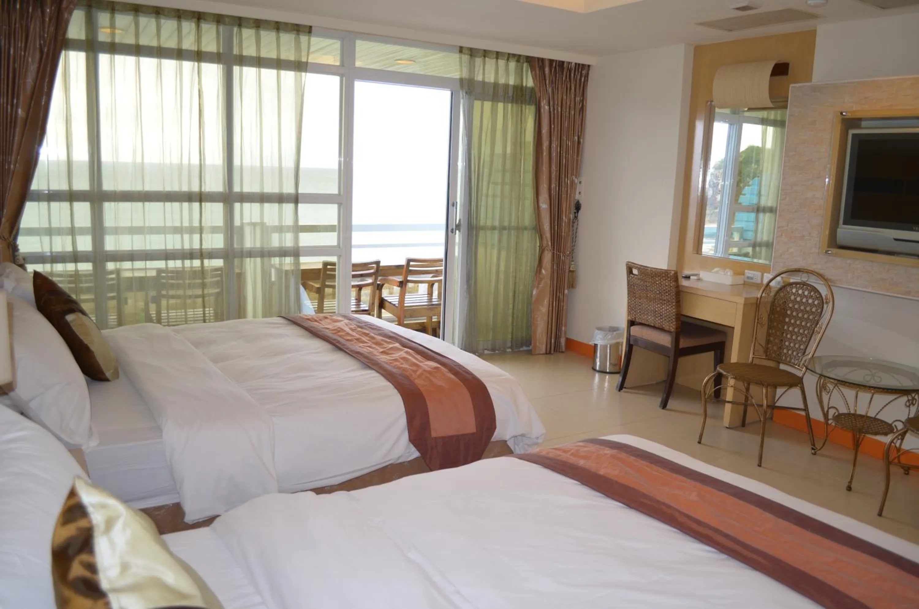 Photo of the whole room, Bed in Yake Homestay