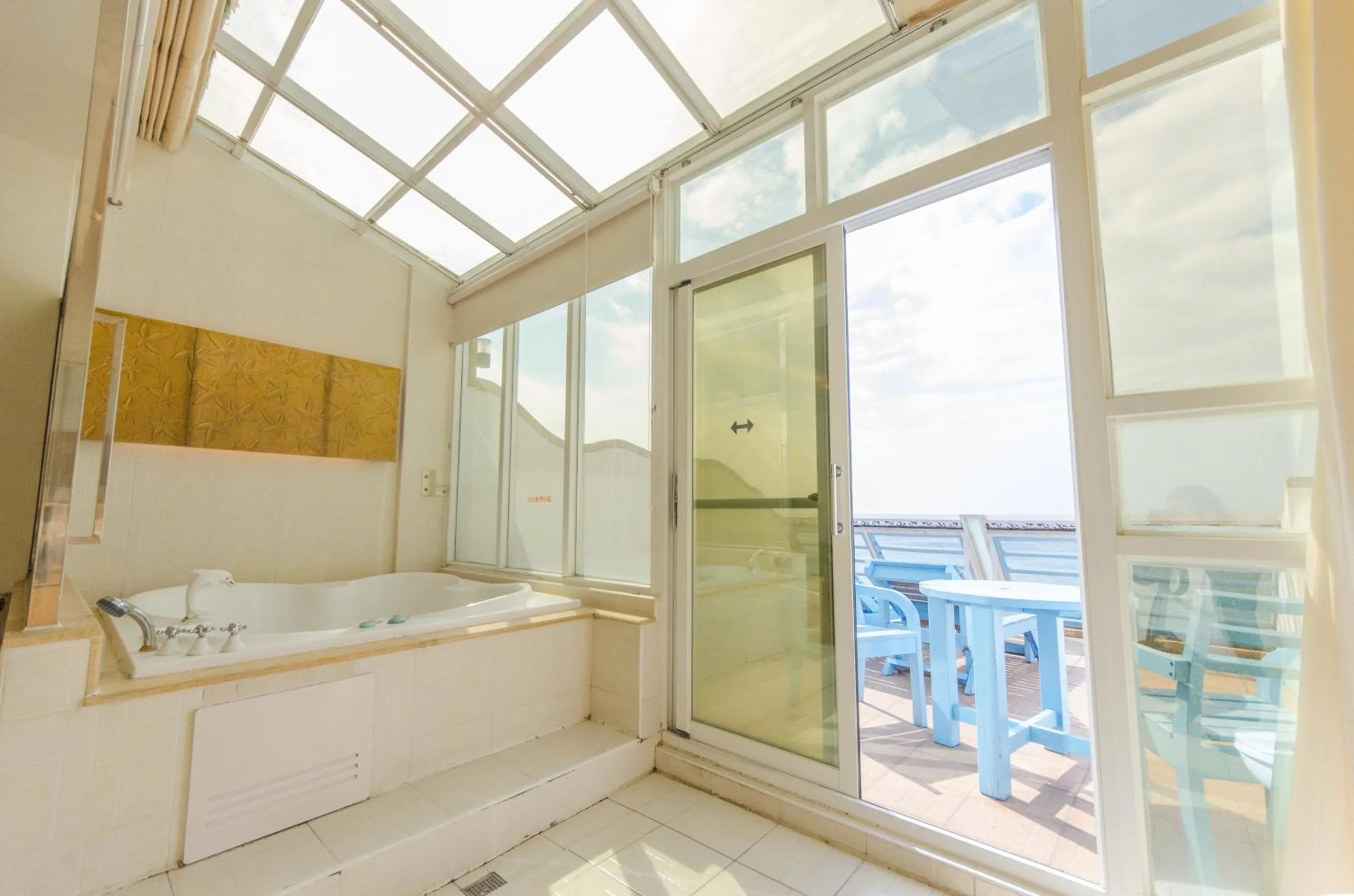 Bathroom, Bed in Yake Homestay