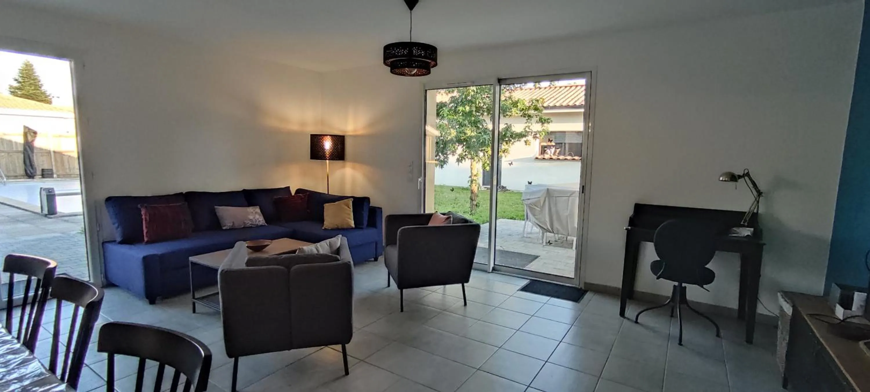 2 Maisons de 3 et 2 chambres avec grande piscine commune