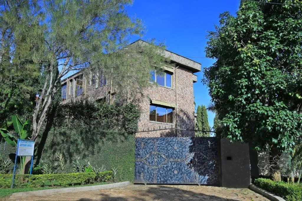 Facade/entrance in DISCOVERY COURTS HOTEL