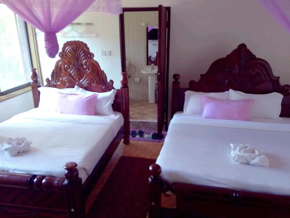 Bathroom, Bed in DISCOVERY COURTS HOTEL