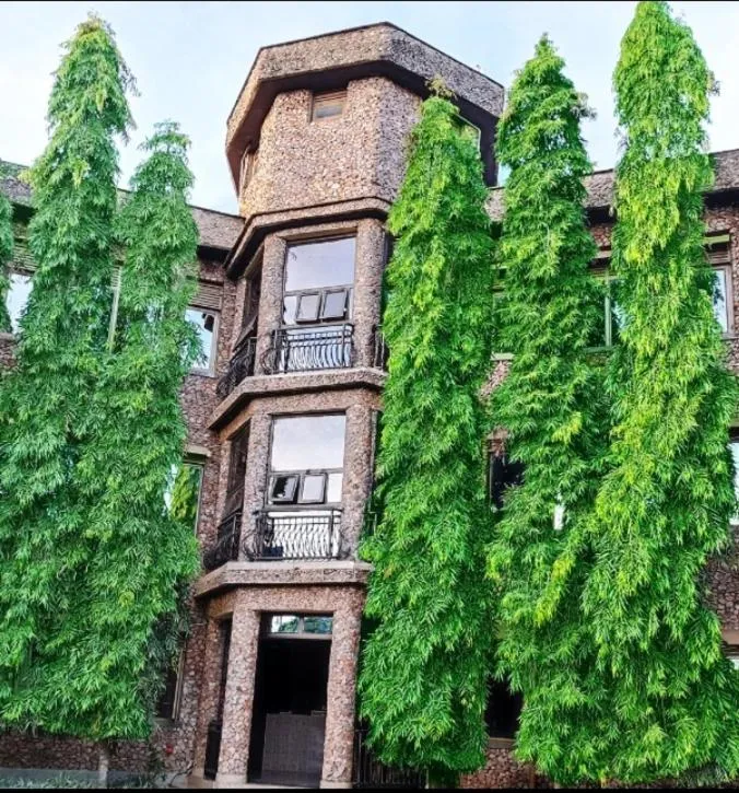 Property building in DISCOVERY COURTS HOTEL