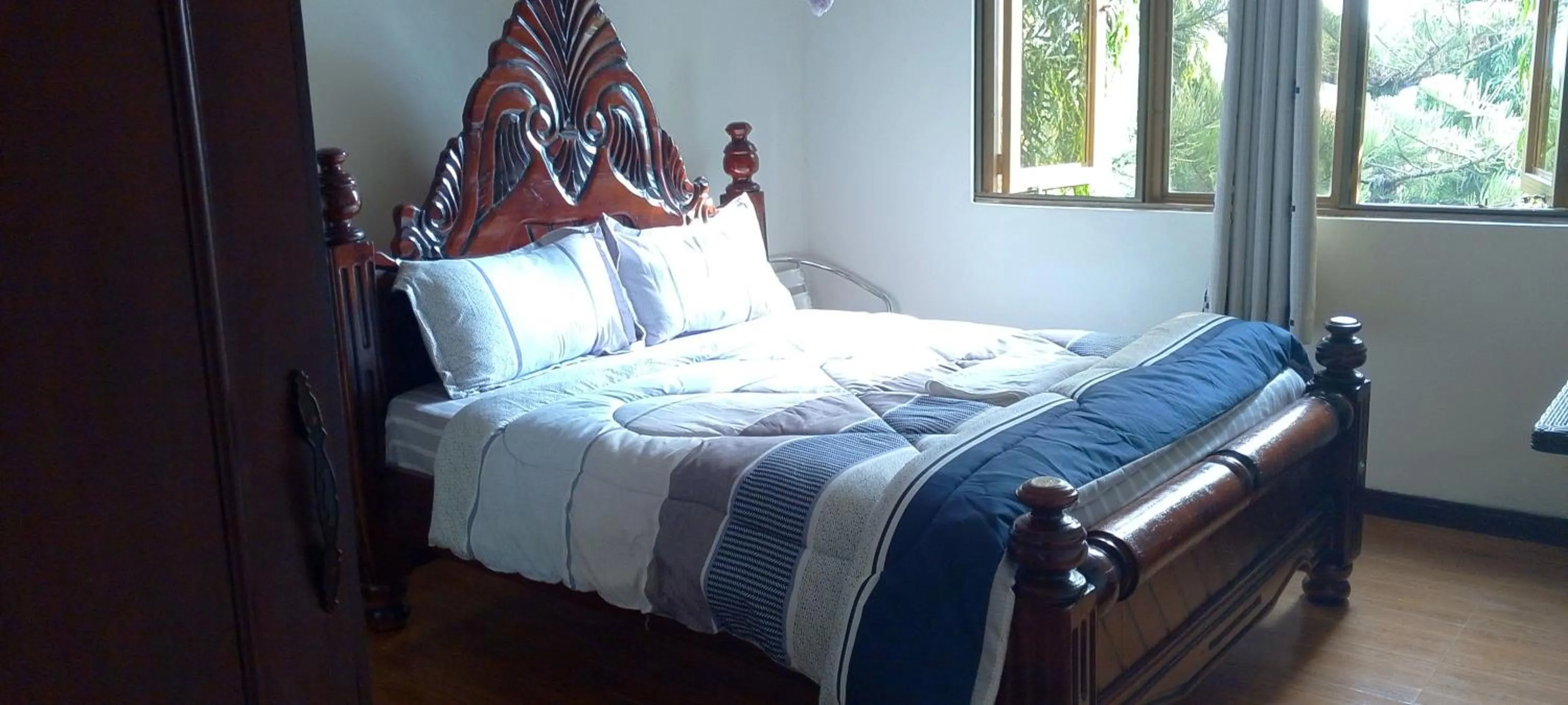 Bed in DISCOVERY COURTS HOTEL