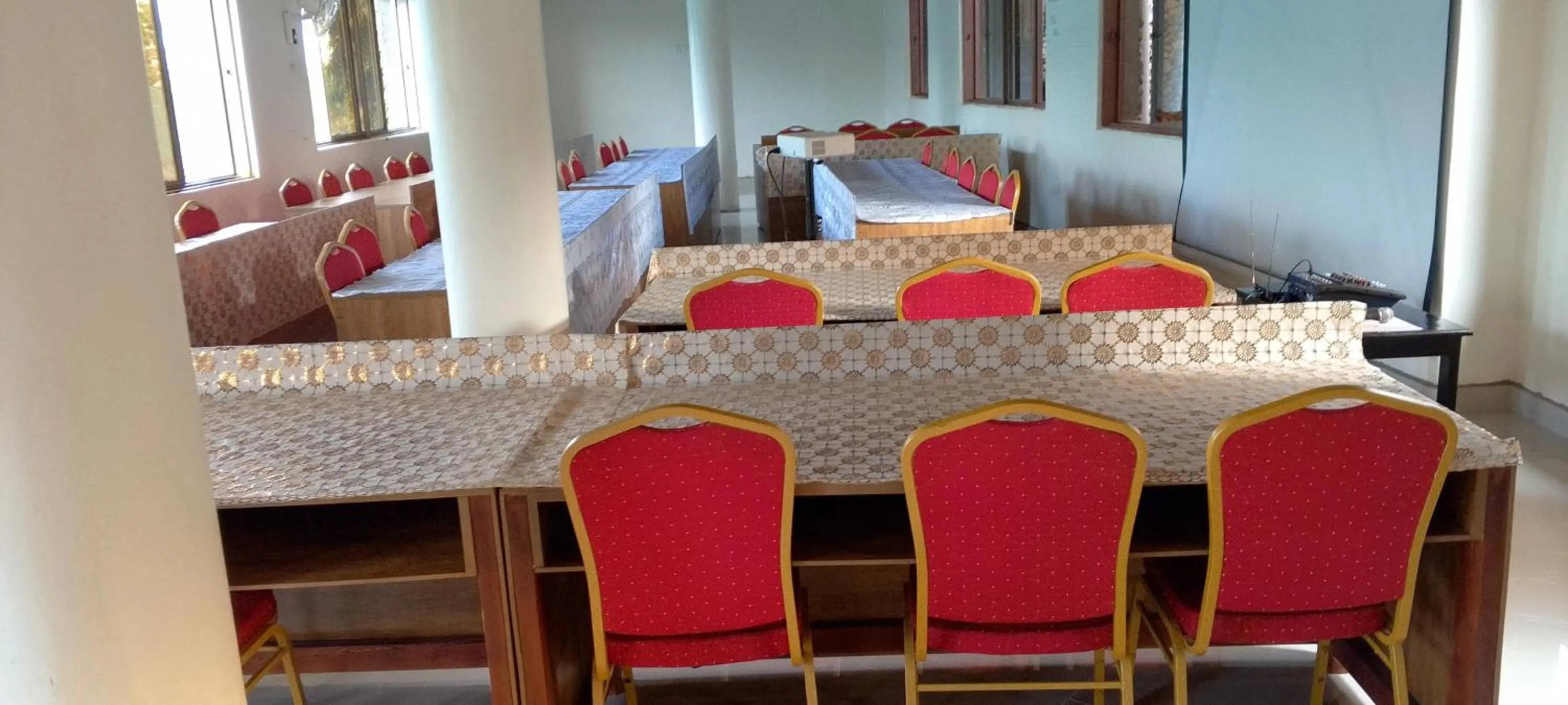 Seating area in DISCOVERY COURTS HOTEL