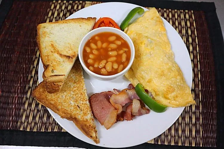Breakfast in Munga Eco-Lodge