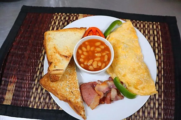 Breakfast in Munga Eco-Lodge