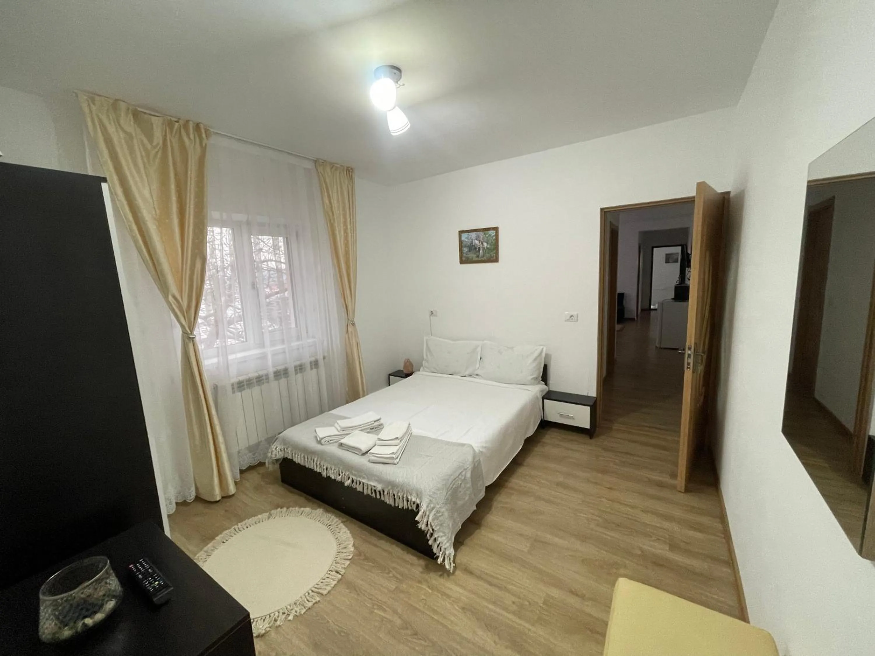 Bed in Cazare apartamente LAVI-TOUR Tg Neamț