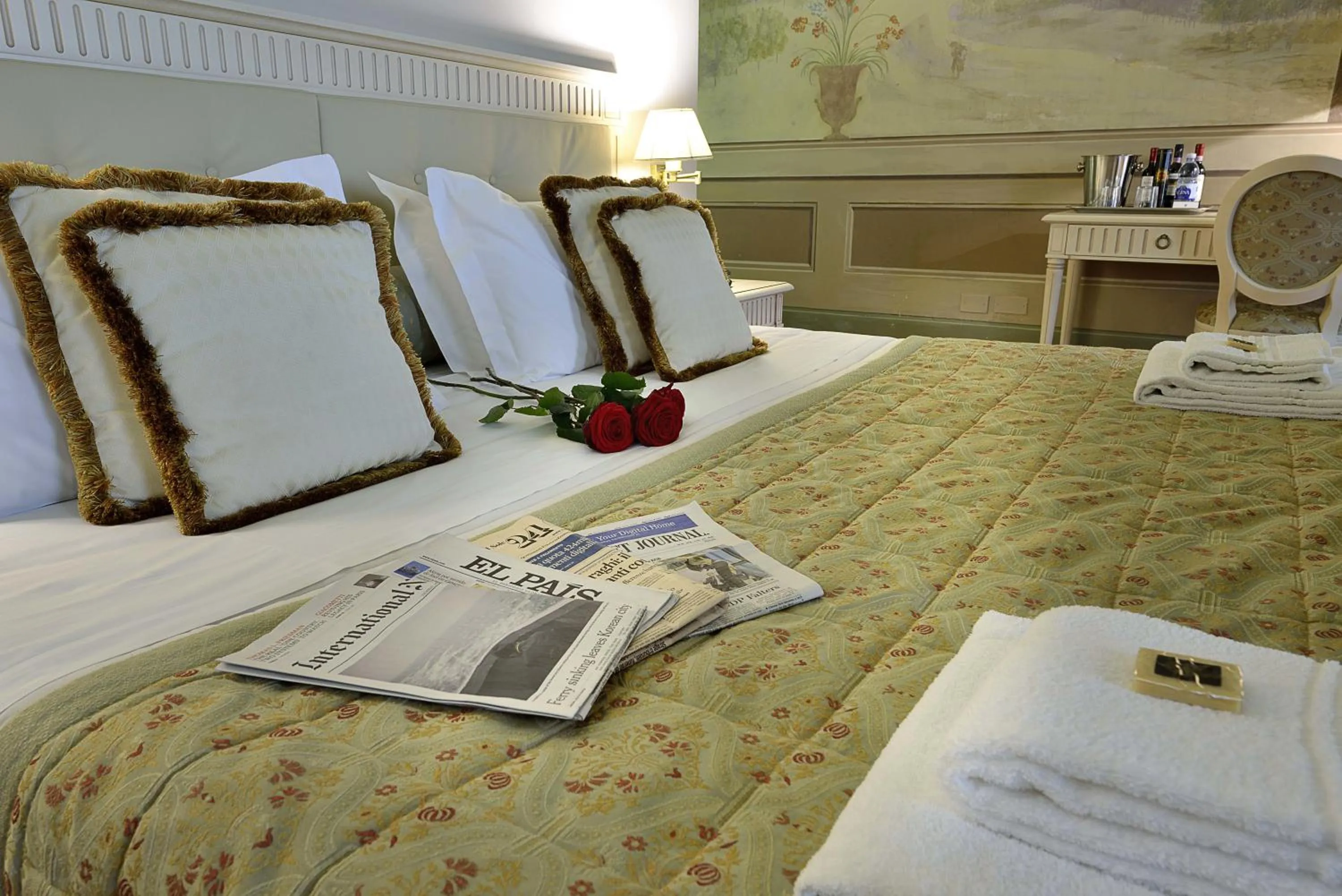 Bed in Palazzo Guicciardini