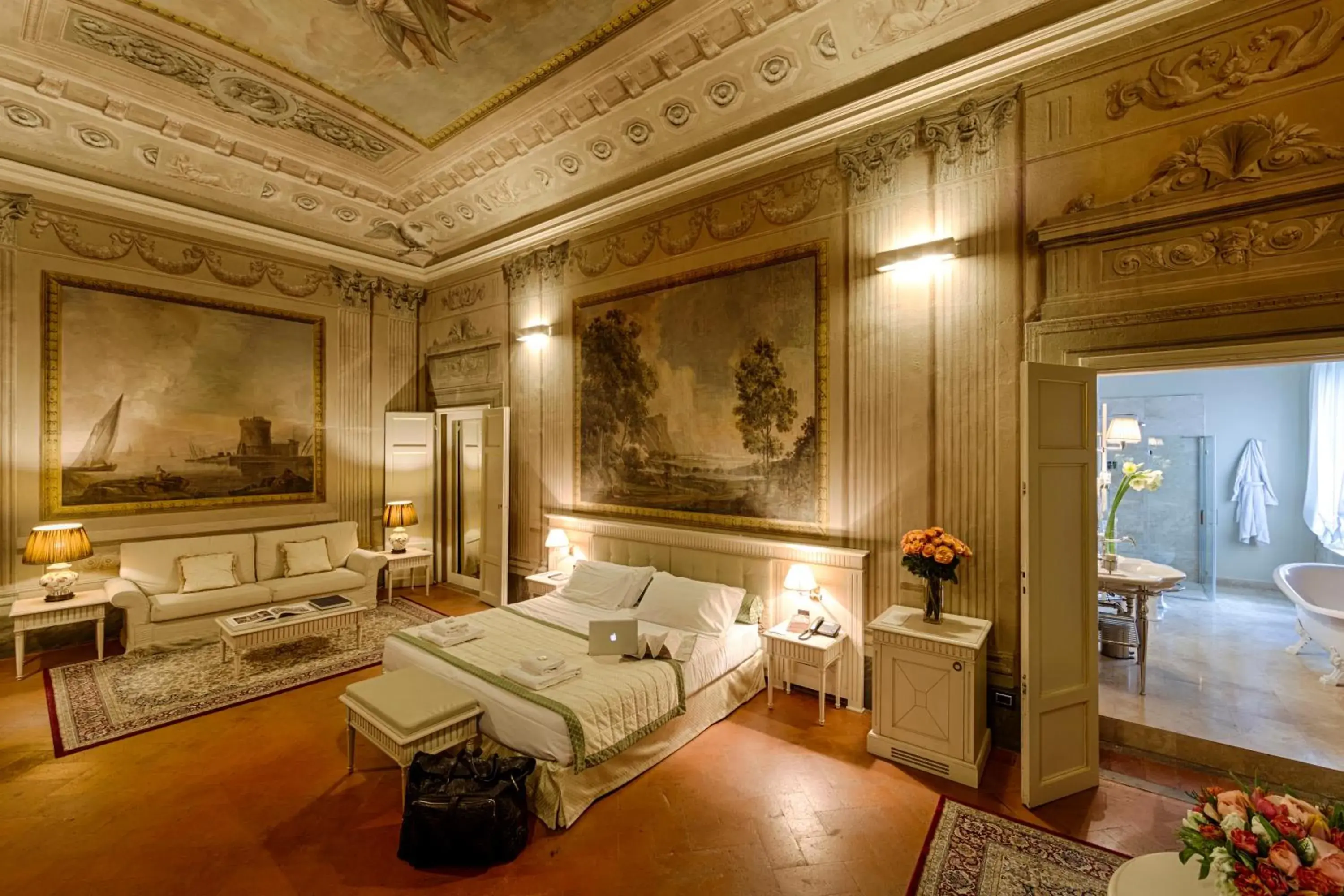 Junior Suite (4 Adults) in Palazzo Guicciardini Junior Suite (4 Adults) in Palazzo Guicciardini