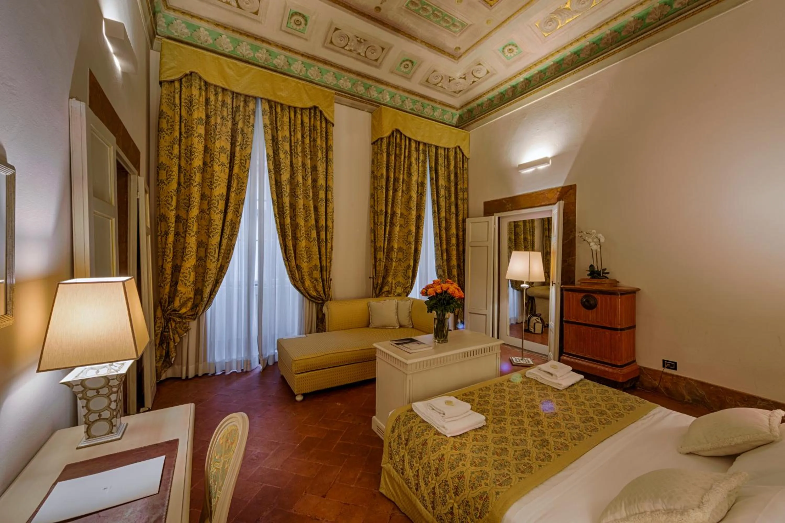 Photo of the whole room, Bed in Palazzo Guicciardini