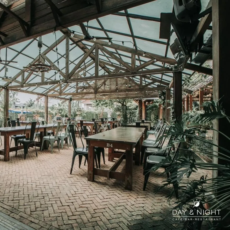 Restaurant/places to eat in Nipa Garden Hotel