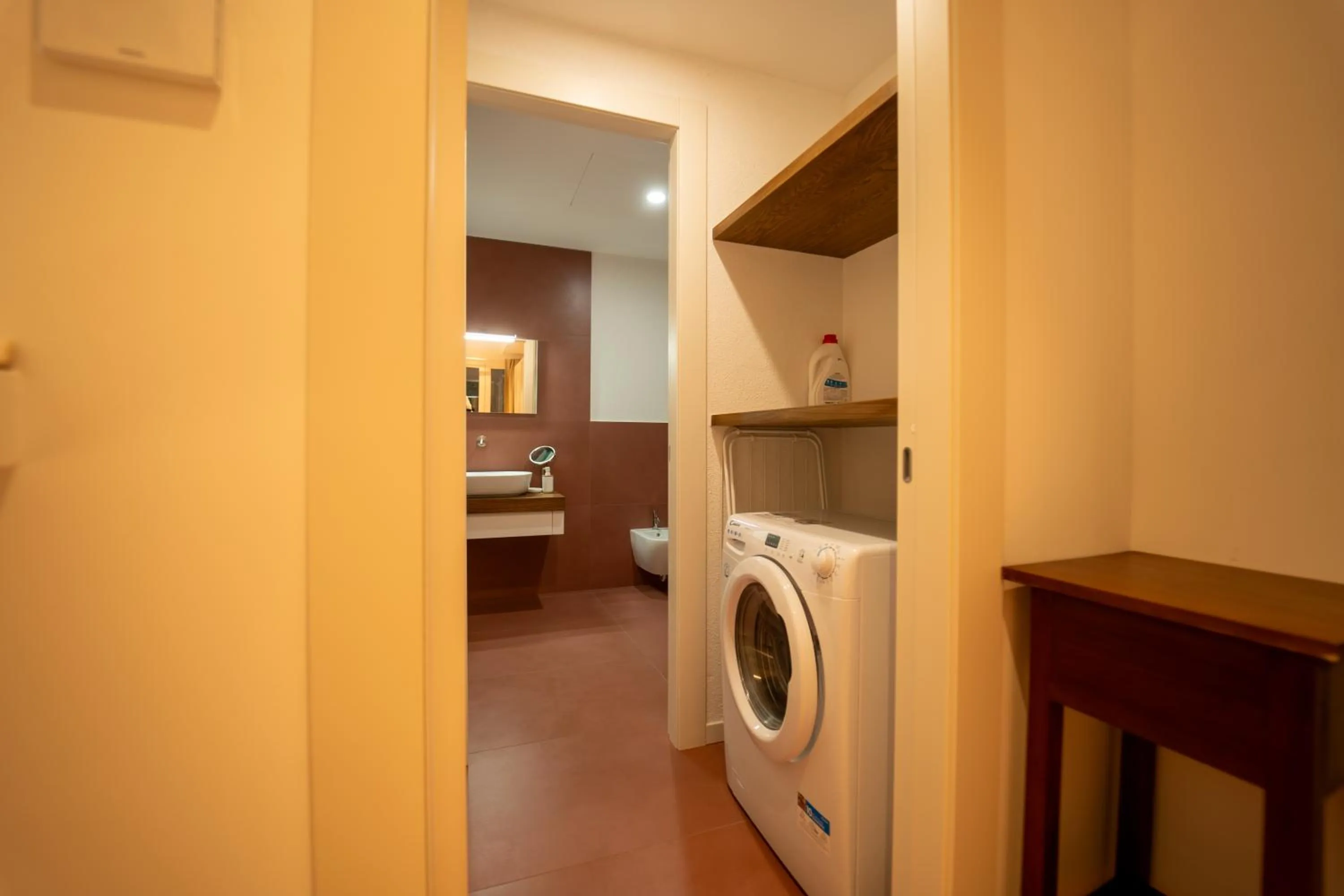 washing machine, Bed in Paquja