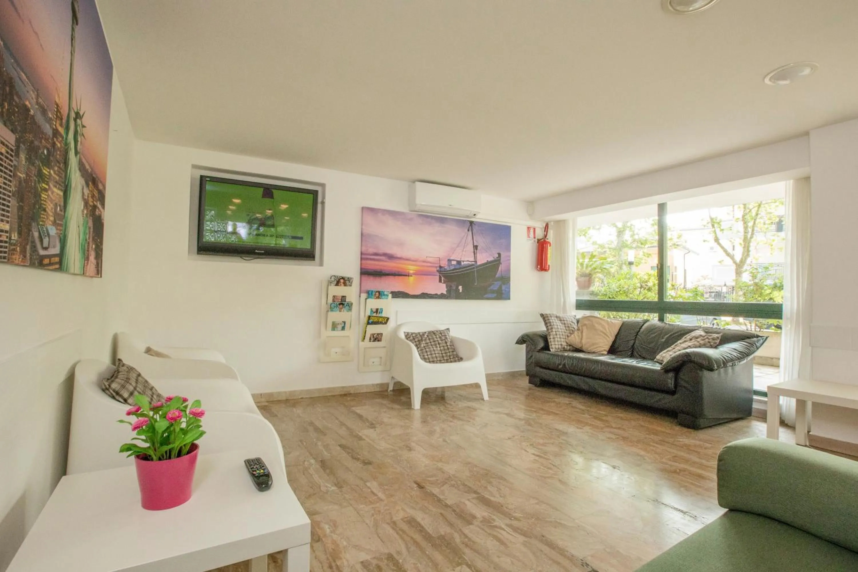 Communal lounge/ TV room in Hotel Baltic