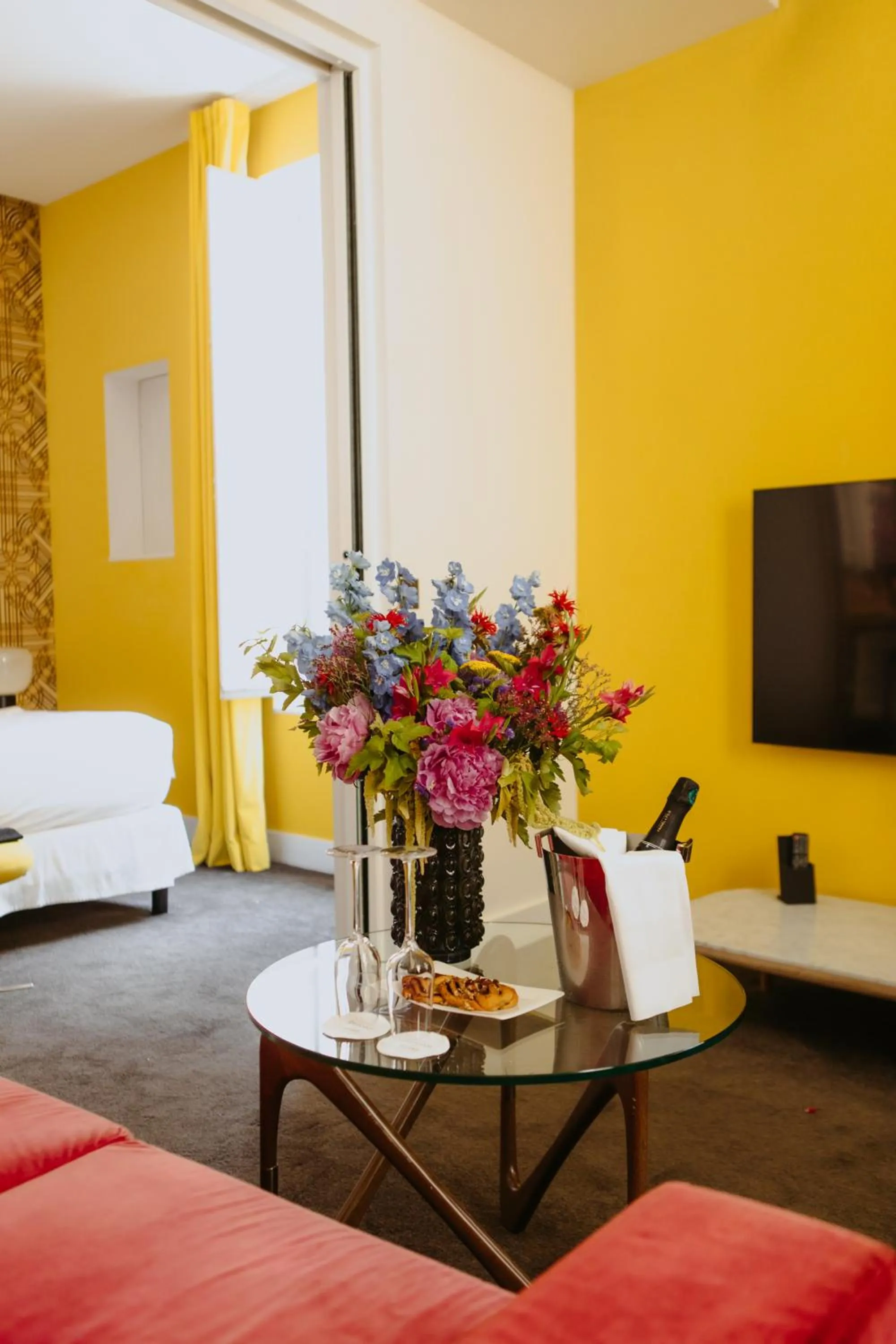 Alcoholic drinks, Bed in Hotel Dupond-Smith