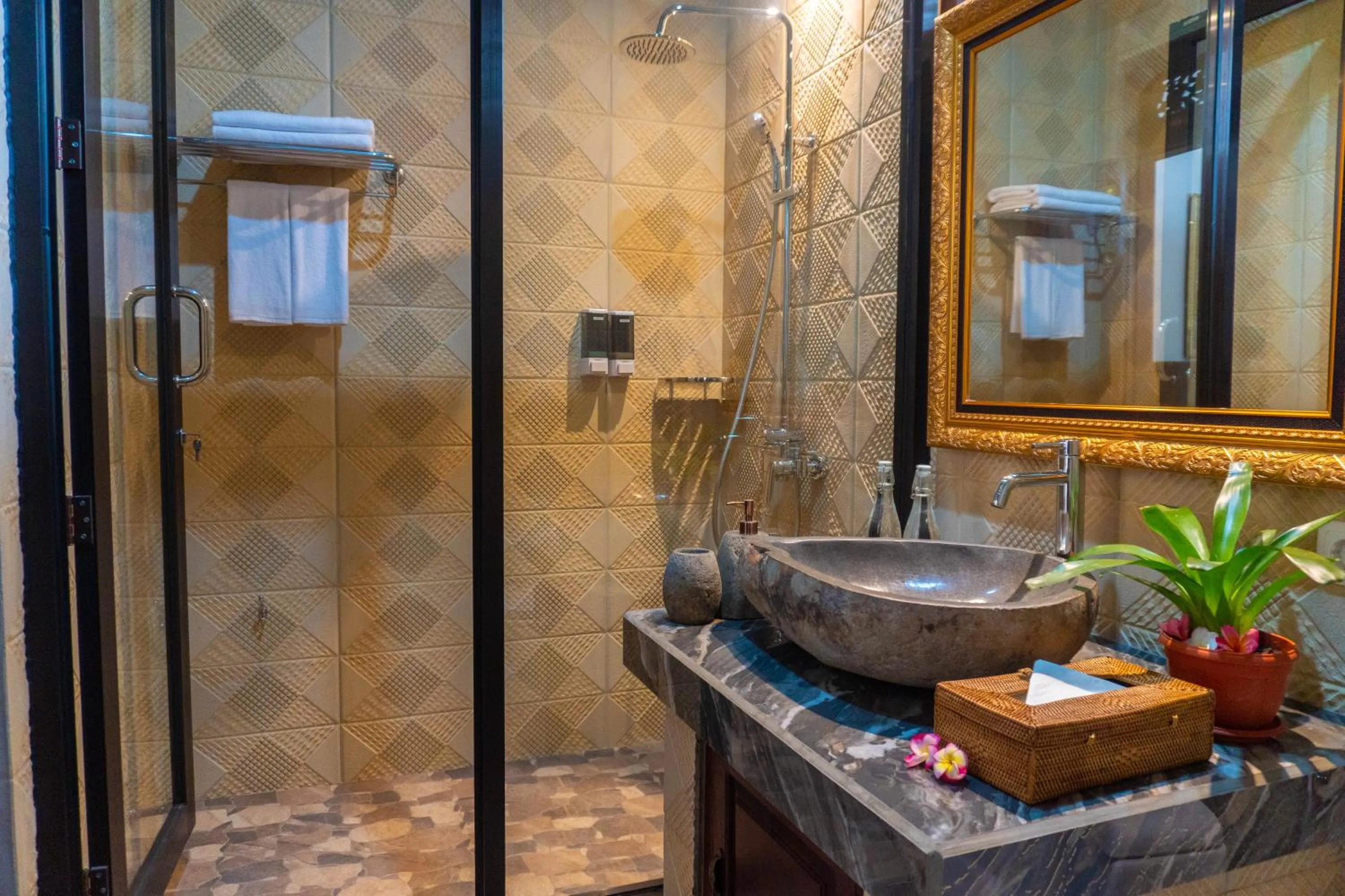 Bathroom in Villa Selonding Batu