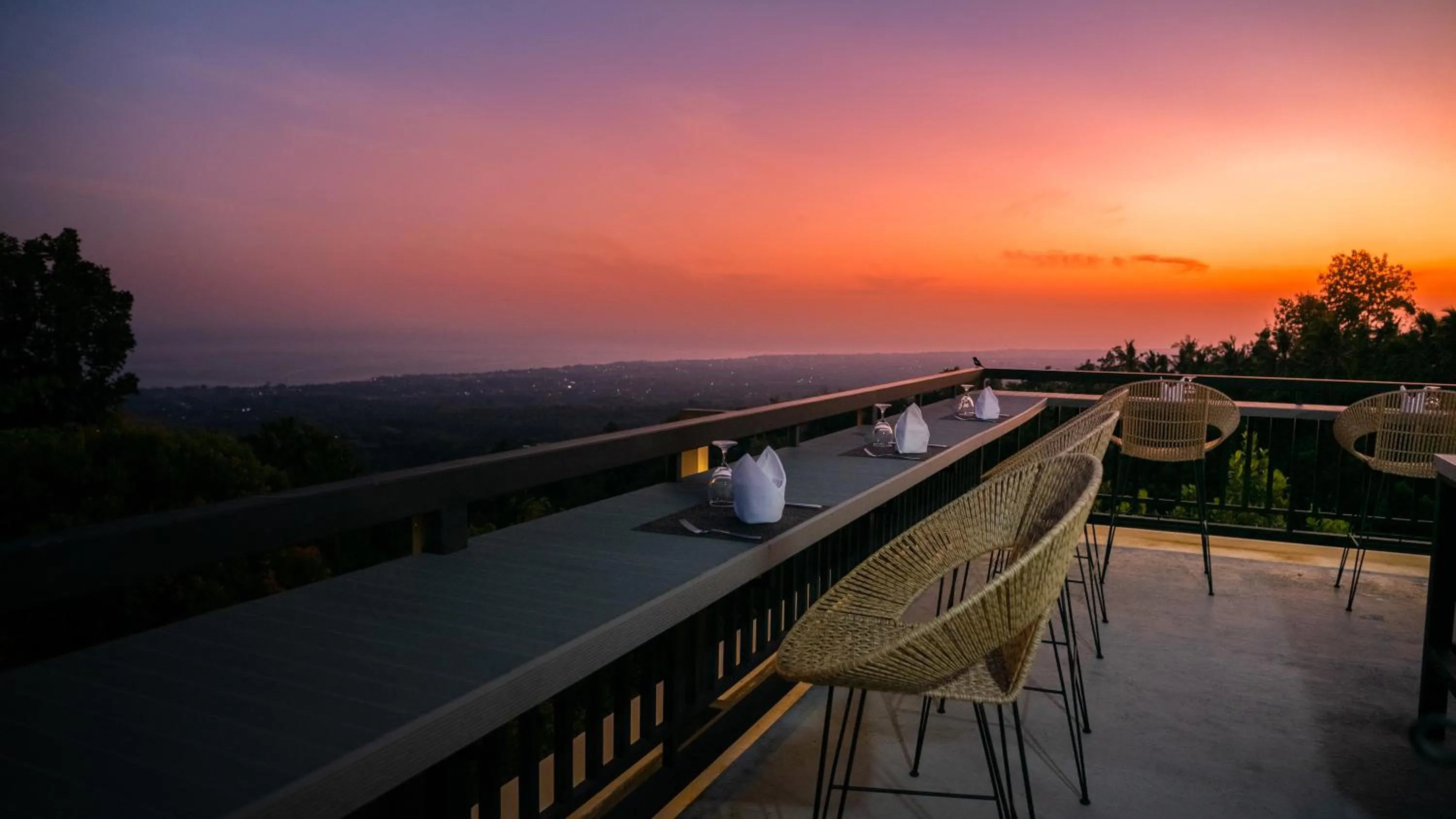 Restaurant/places to eat in Villa Selonding Batu