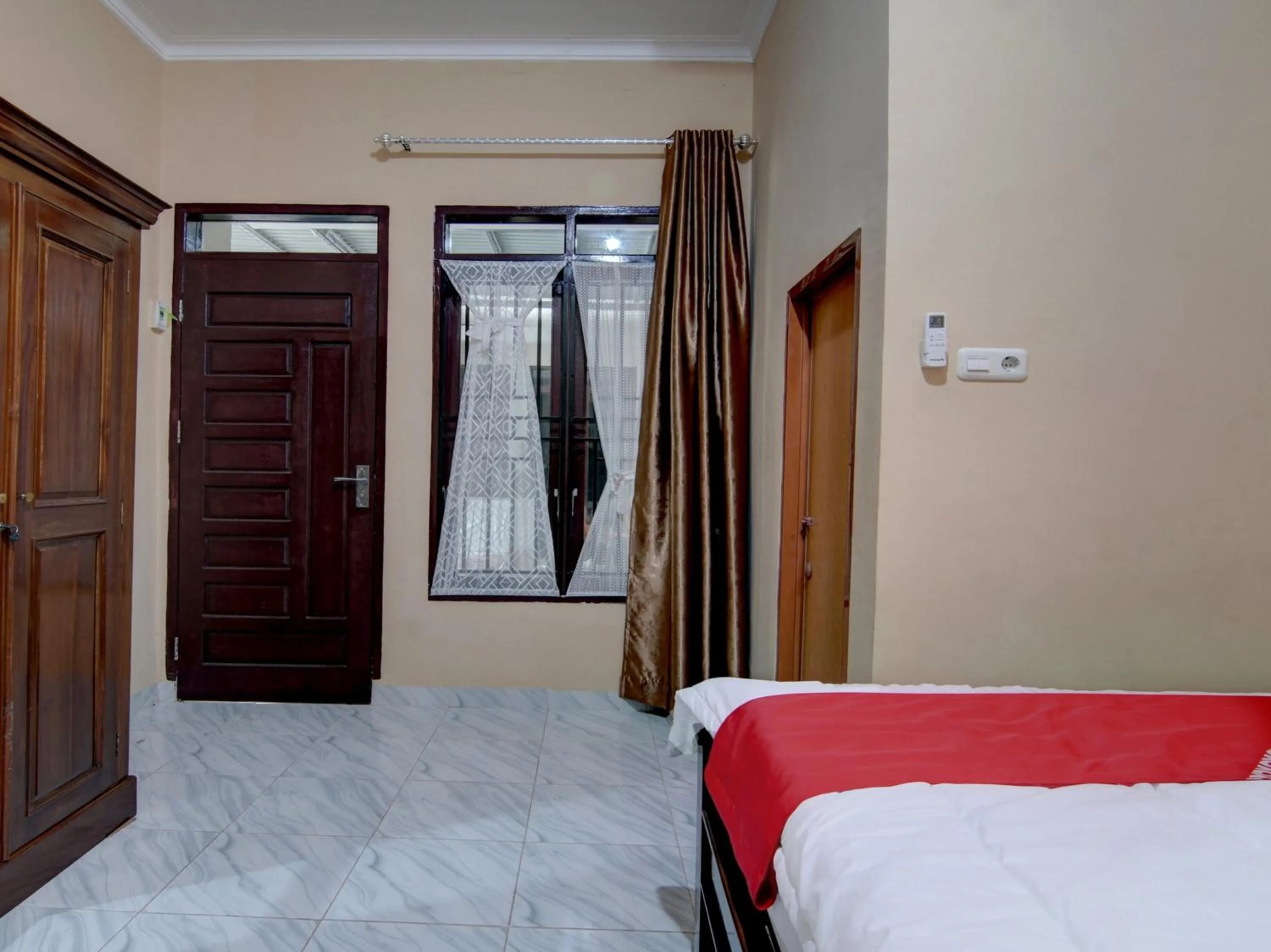 Bedroom, Bed in Hotel O Jasmine House Syariah Near Masjid Nurul Ikhwan