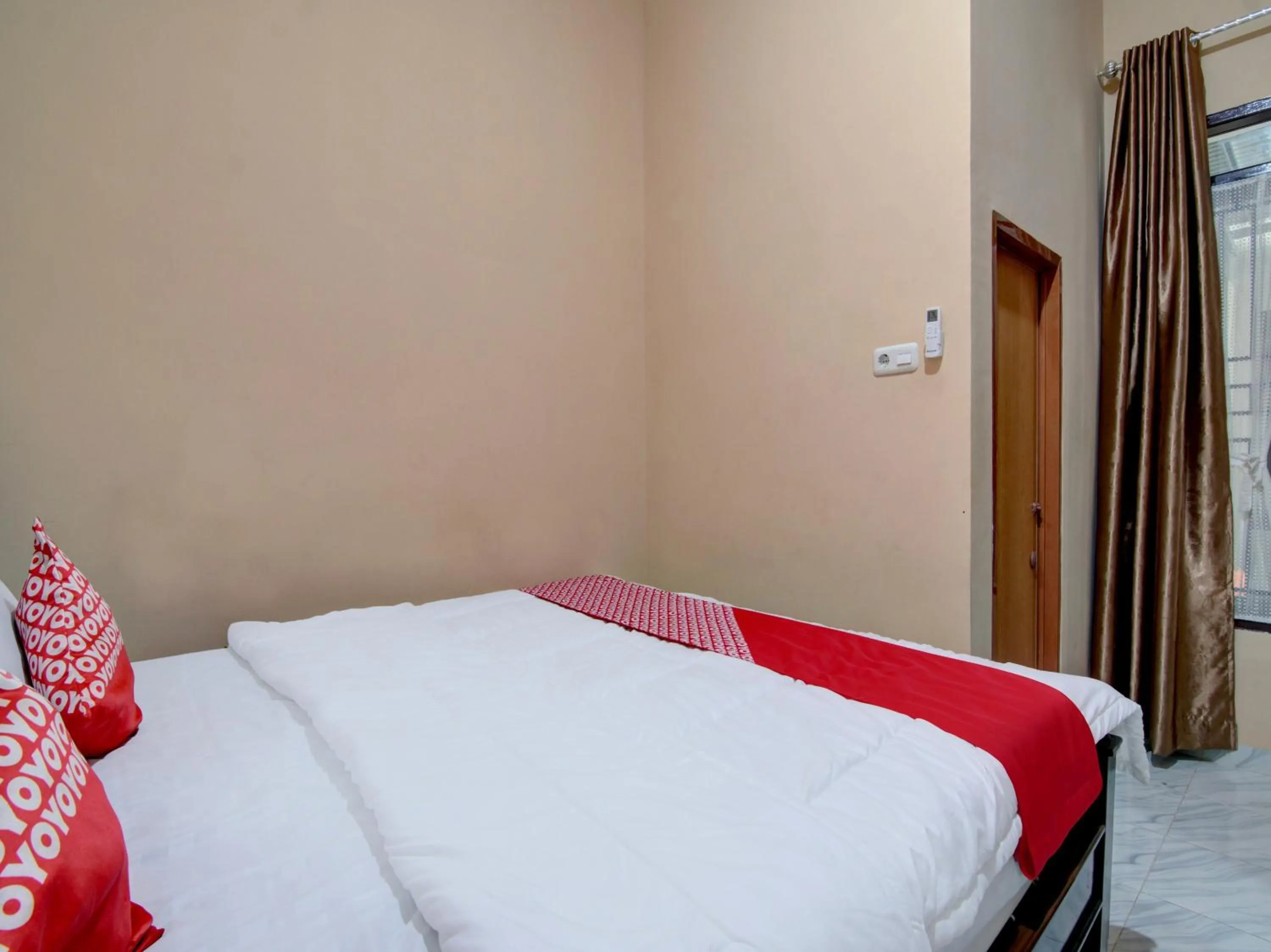 Bedroom, Bed in Hotel O Jasmine House Syariah Near Masjid Nurul Ikhwan