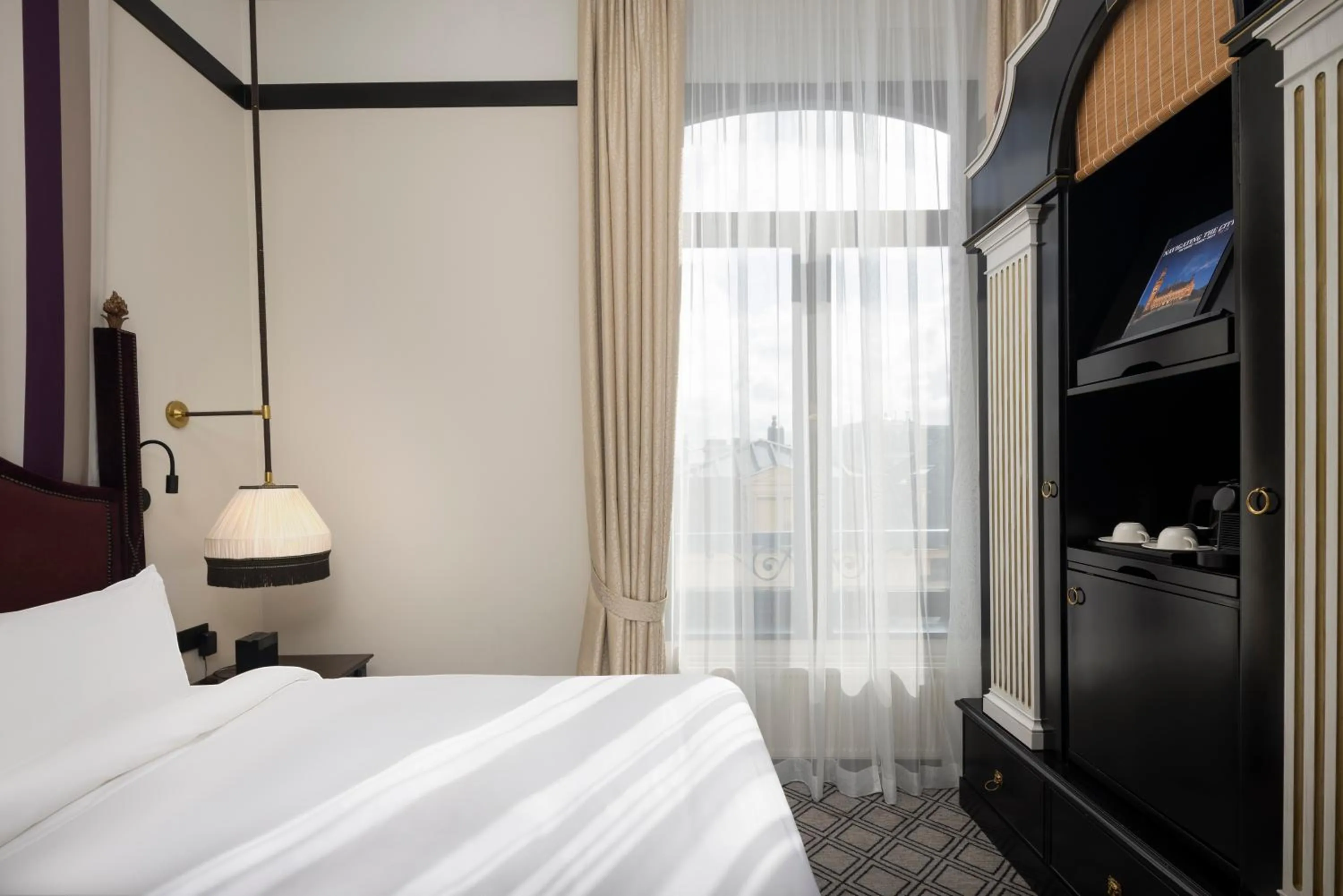 Coffee/tea facilities, Bed in Hotel Des Indes The Hague