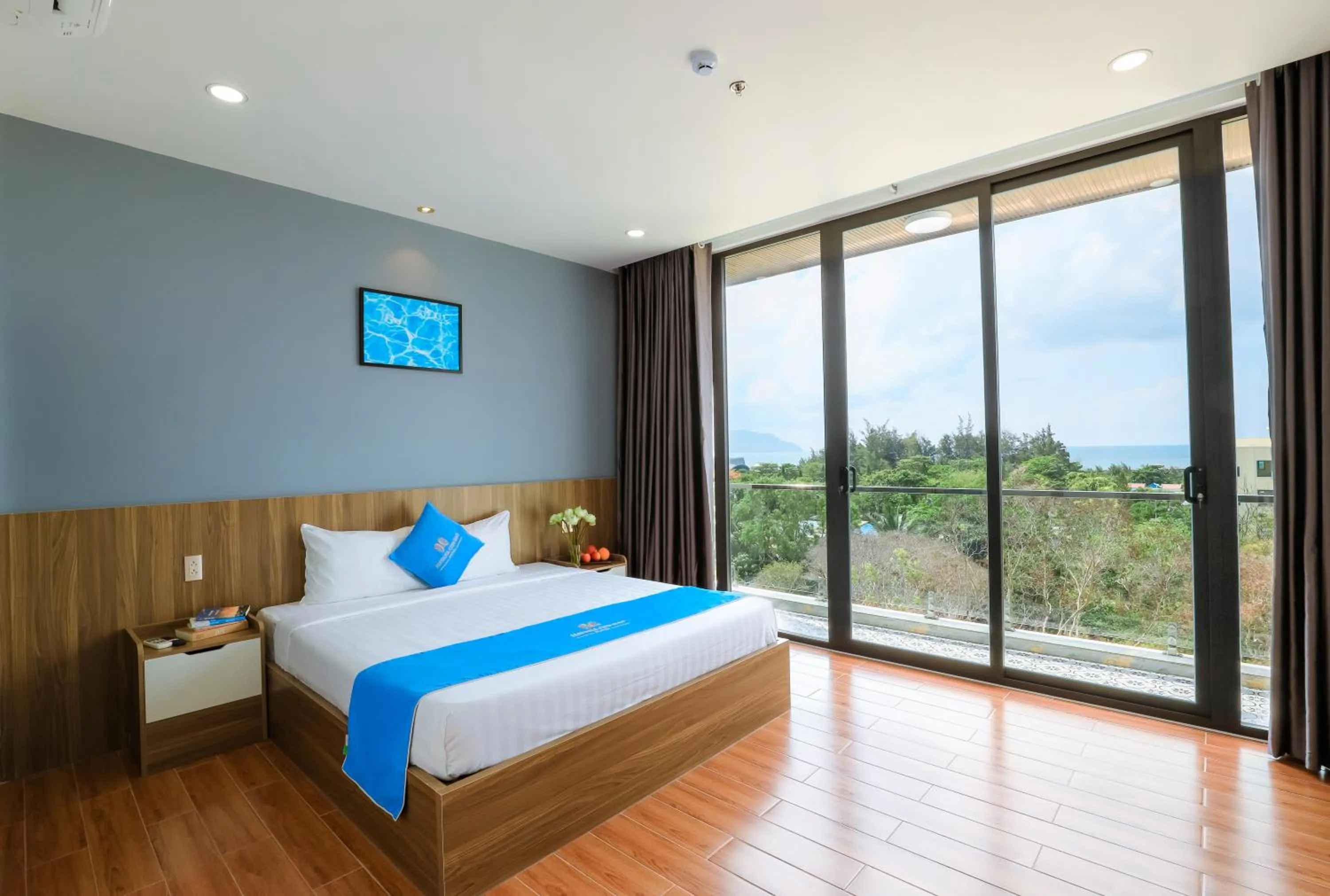 Photo of the whole room, Bed in Havana Con Dao Hotel