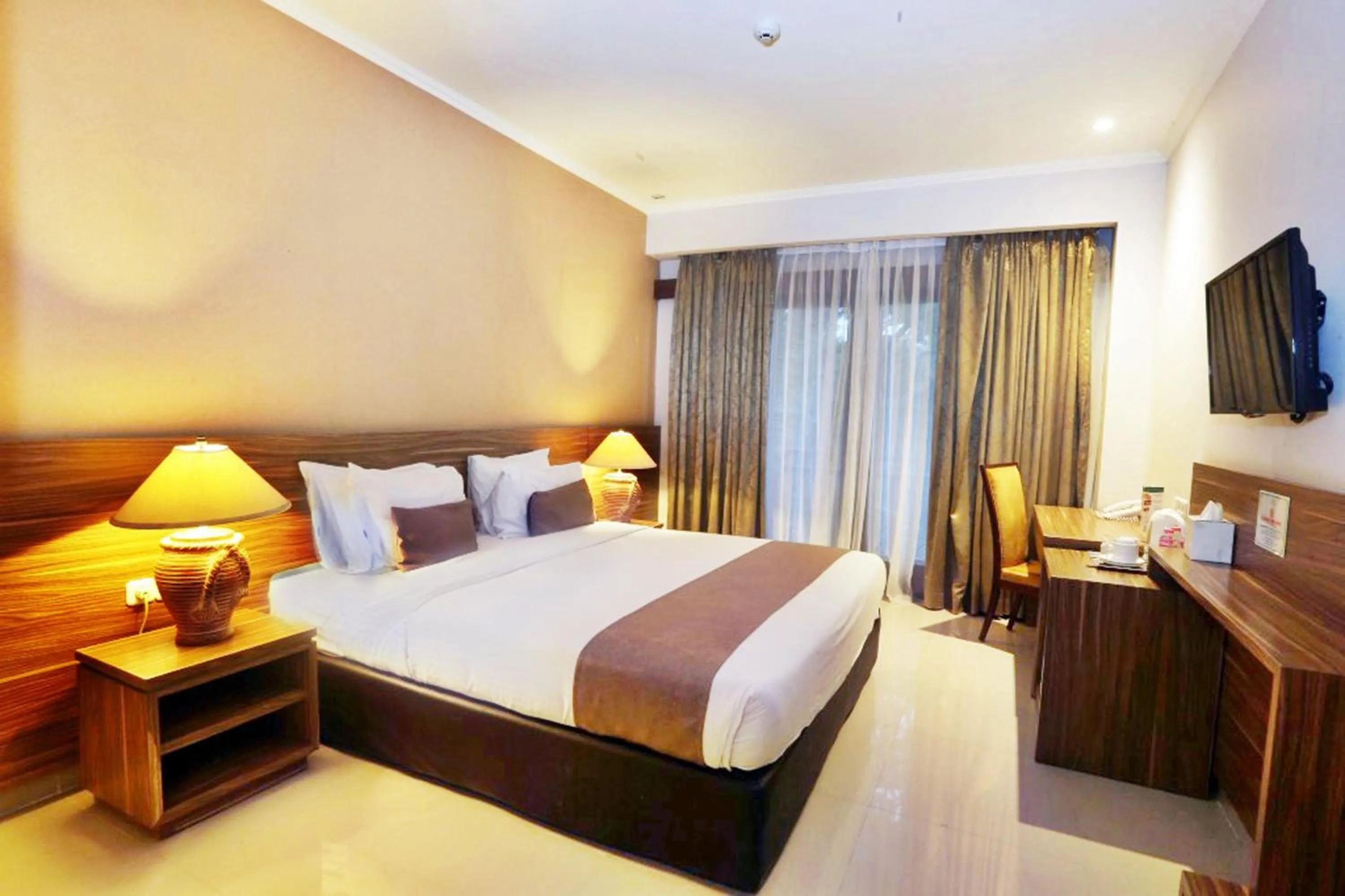 Bedroom, Bed in Lorin Dwangsa Solo Hotel