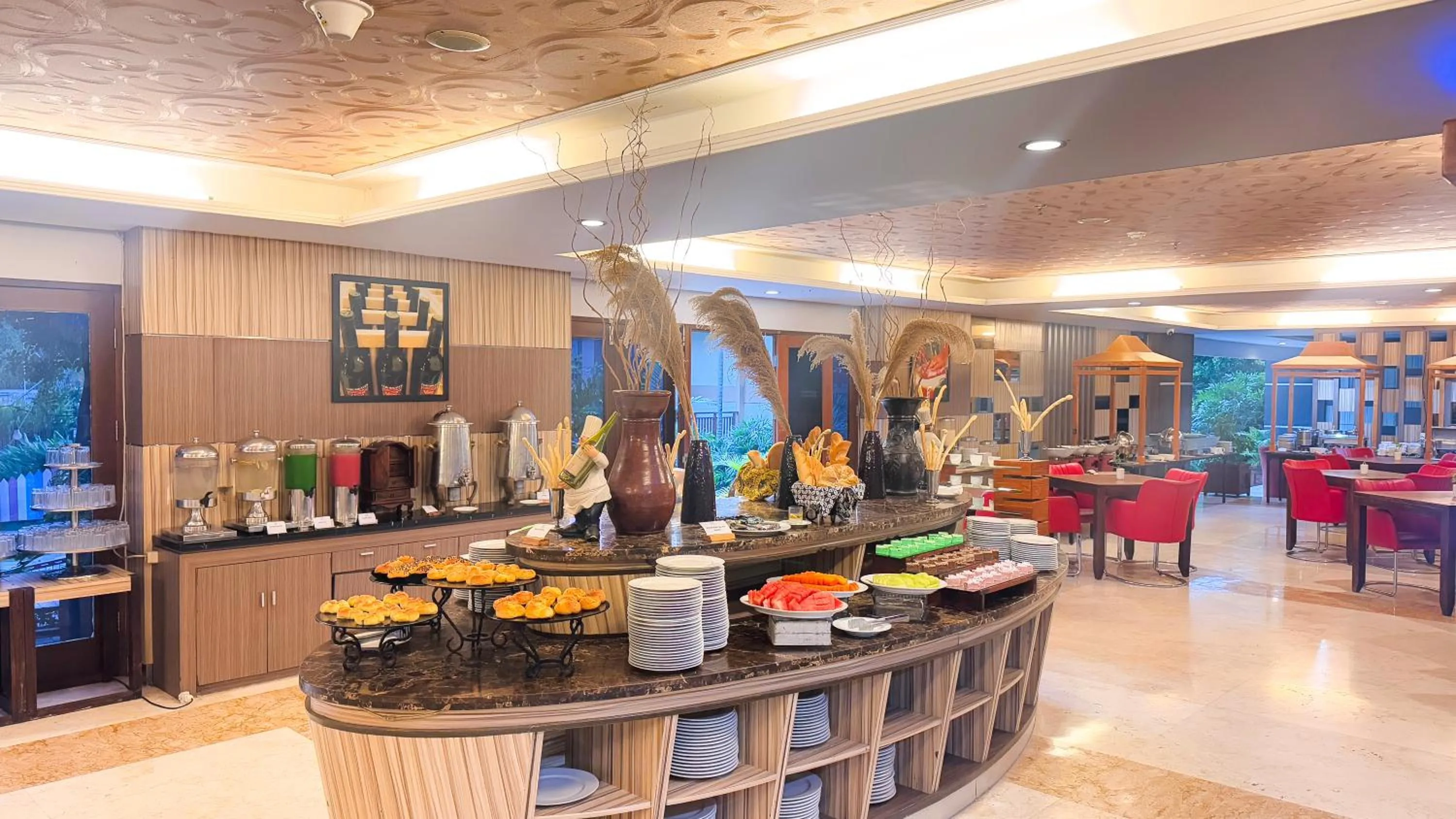 Restaurant/places to eat in Lorin Dwangsa Solo Hotel