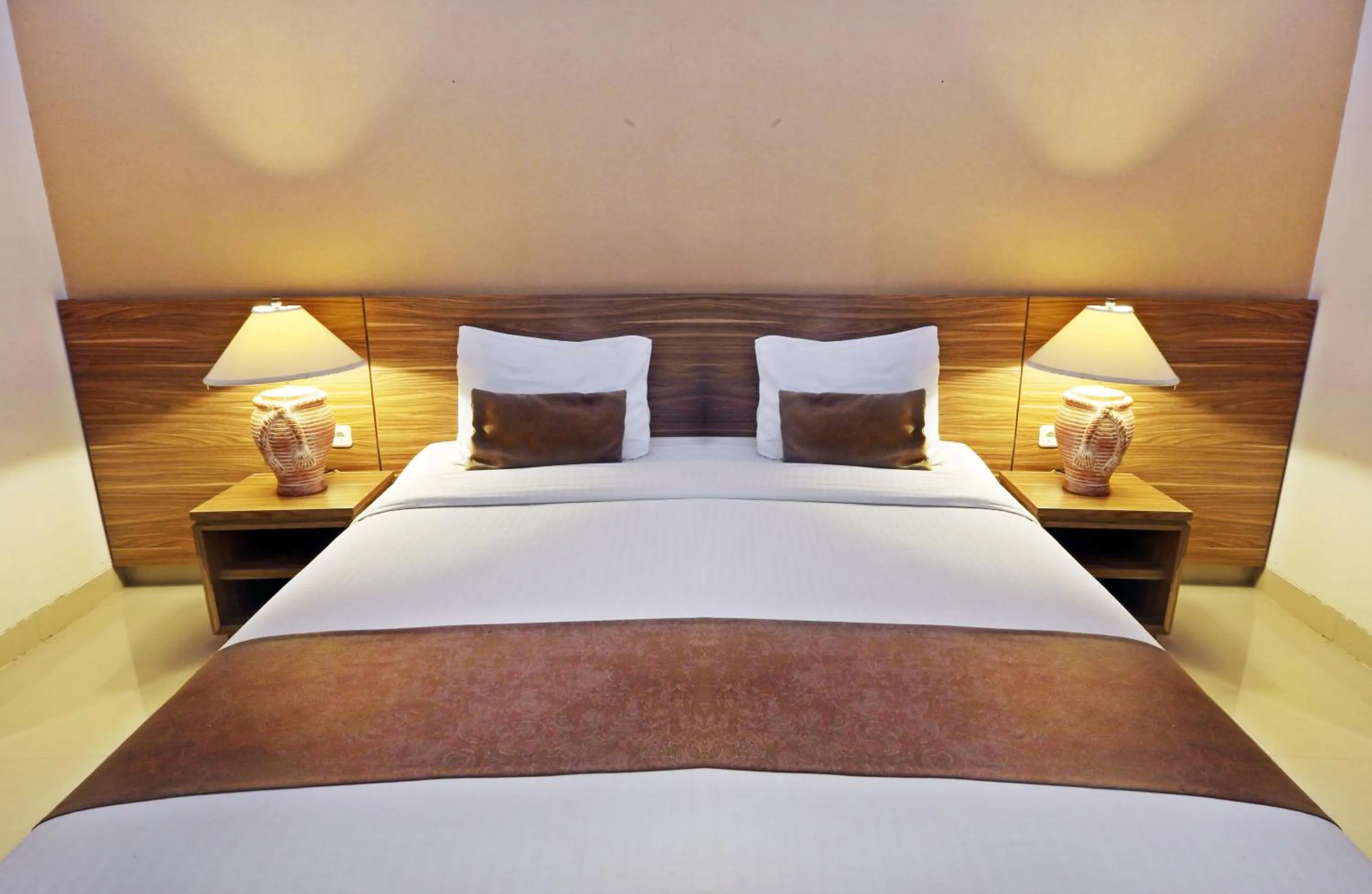 Bed in Lorin Dwangsa Solo Hotel