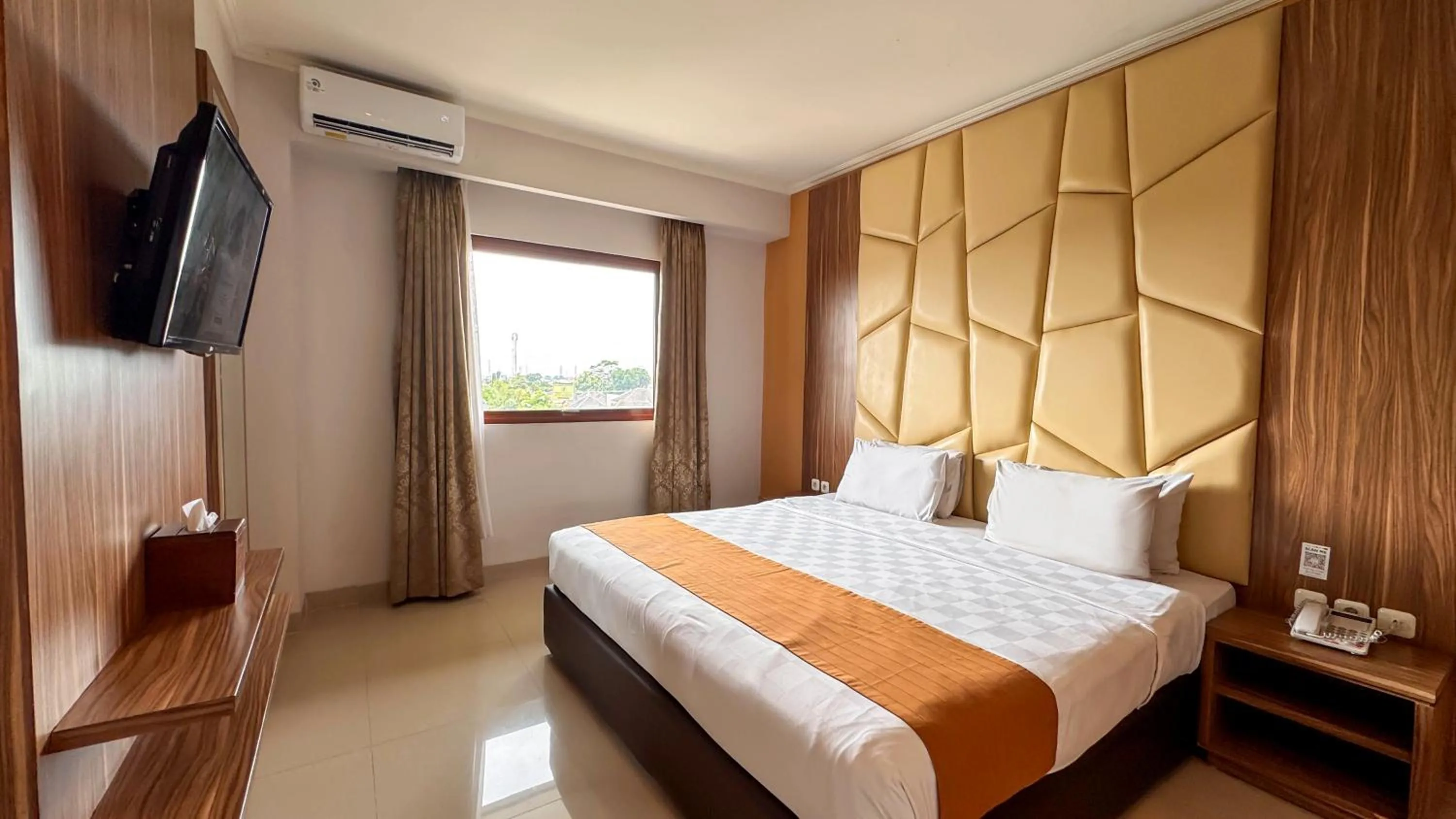 Bed in Lorin Dwangsa Solo Hotel