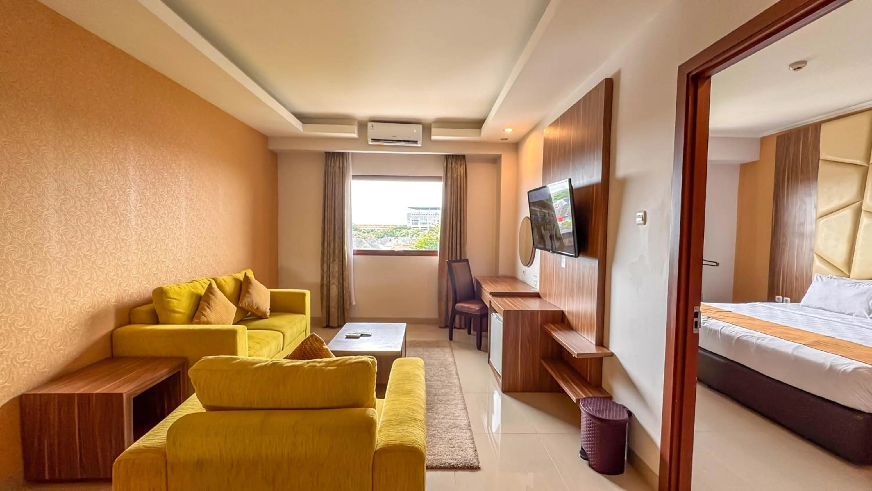 Living room, Bed in Lorin Dwangsa Solo Hotel