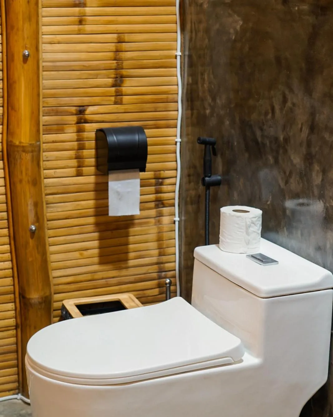 Toilet in The Backyard Inn