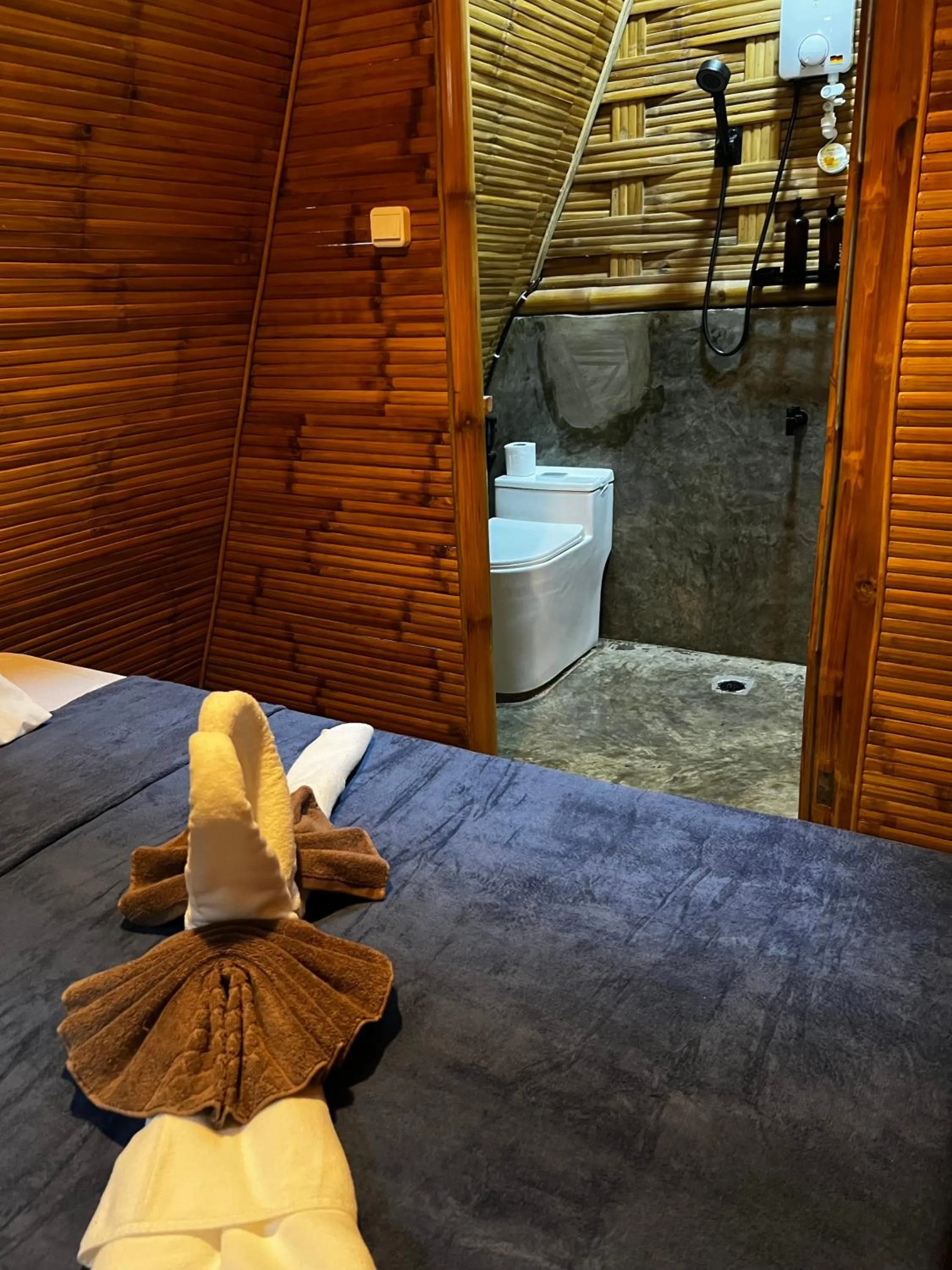 Toilet in The Backyard Inn