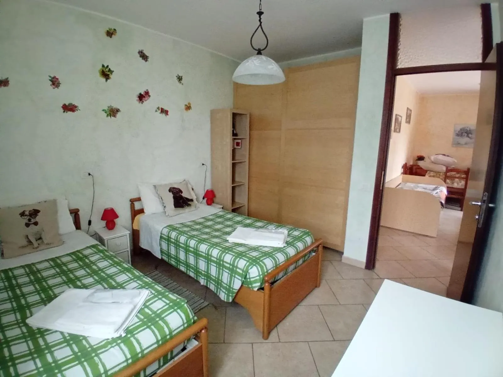 Bedroom, Bed in Hotel Diffuso Il Portichetto sulla collina a Vezio Perledo