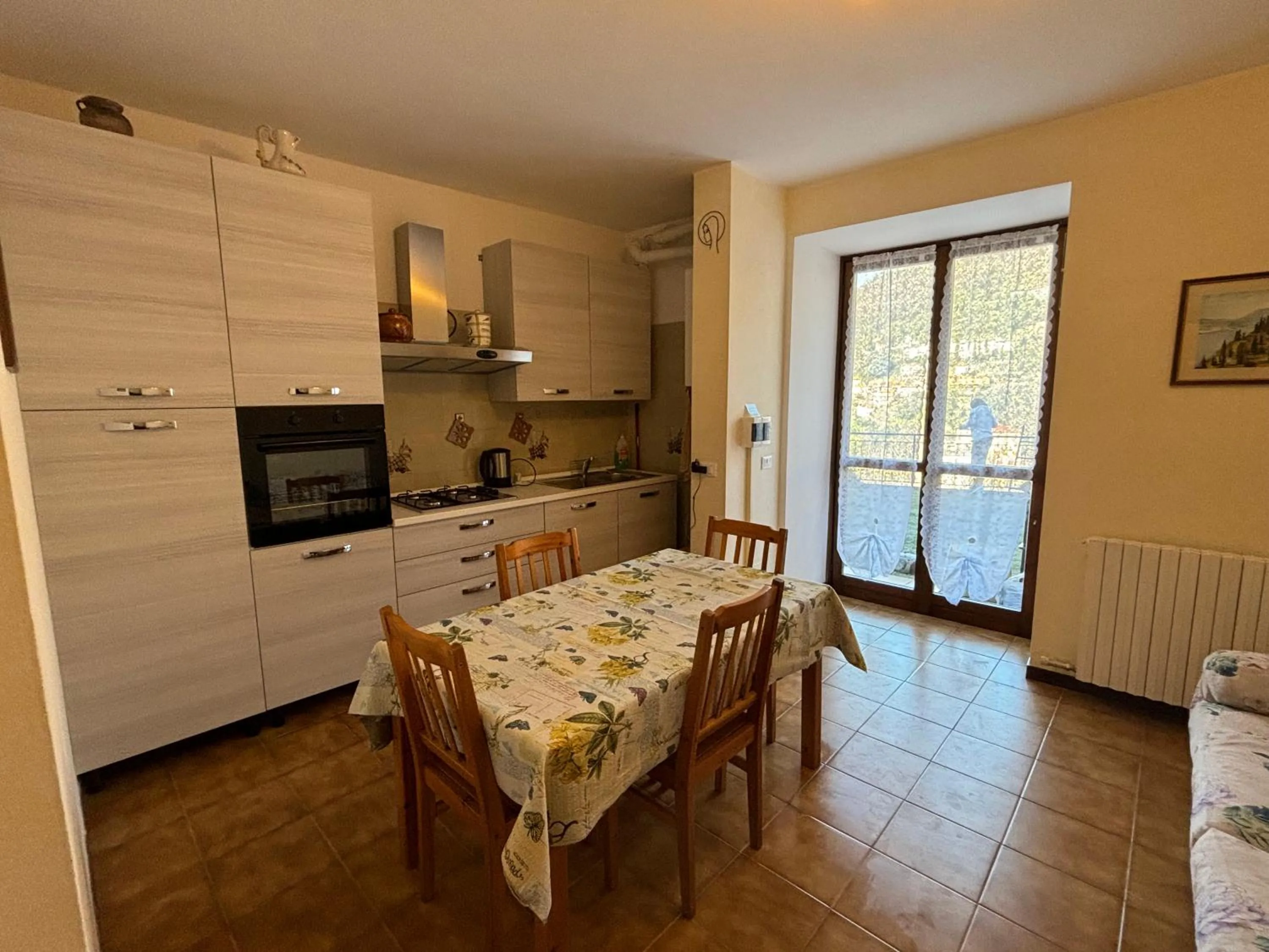 Kitchen or kitchenette in Hotel Diffuso Il Portichetto sulla collina a Vezio Perledo