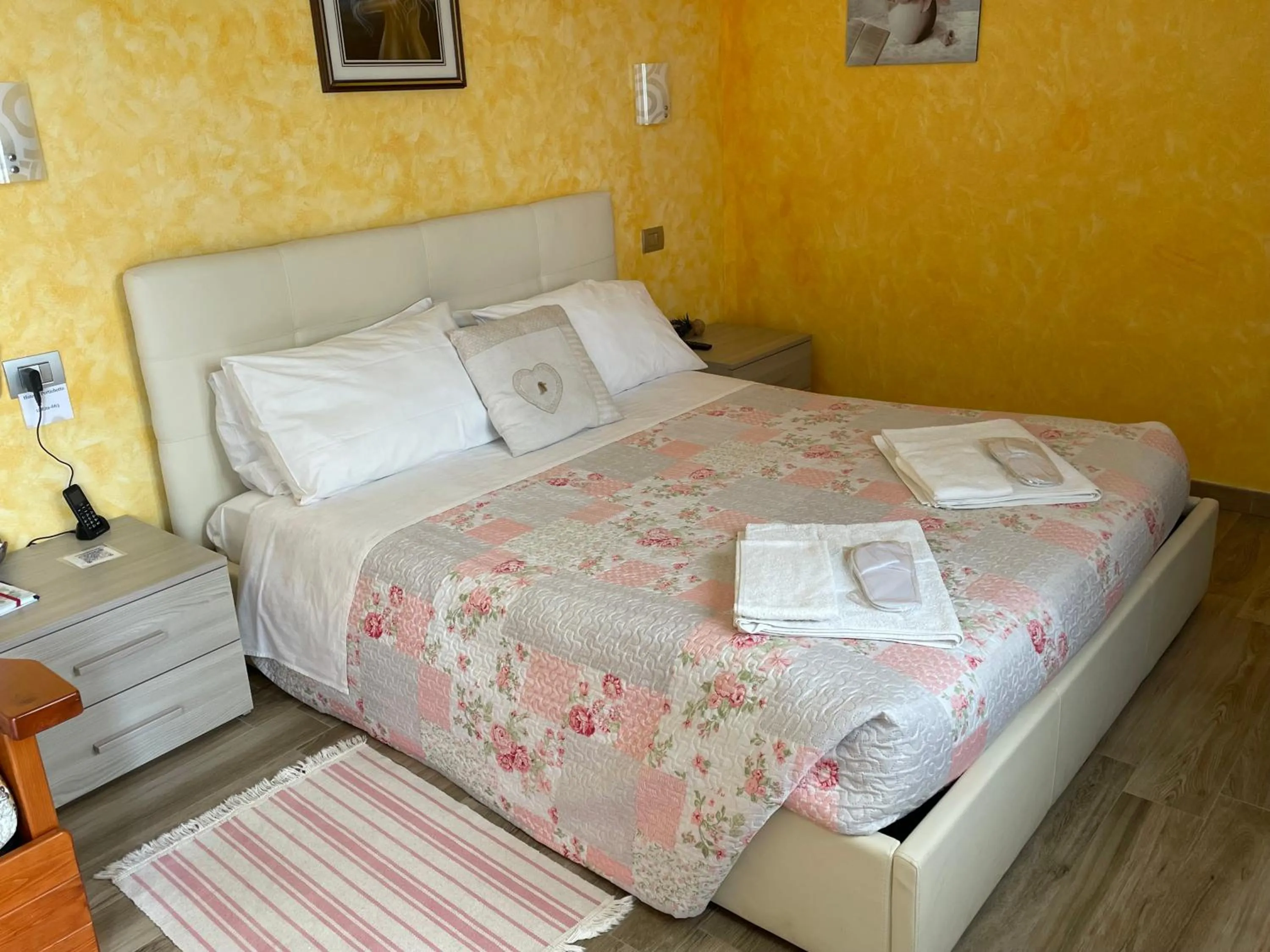 Bed in Hotel Diffuso Il Portichetto sulla collina a Vezio Perledo