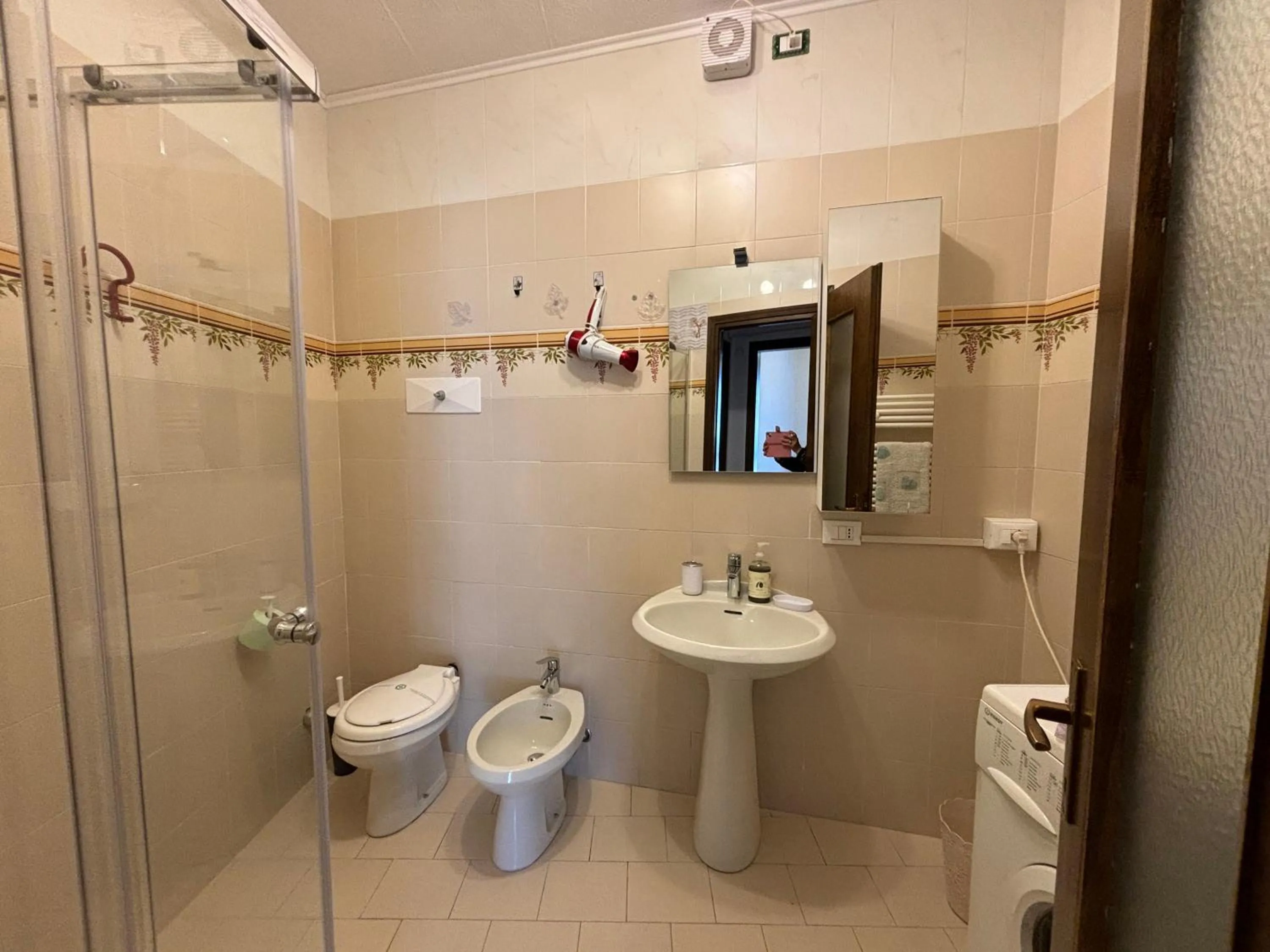 Shower in Hotel Diffuso Il Portichetto sulla collina a Vezio Perledo