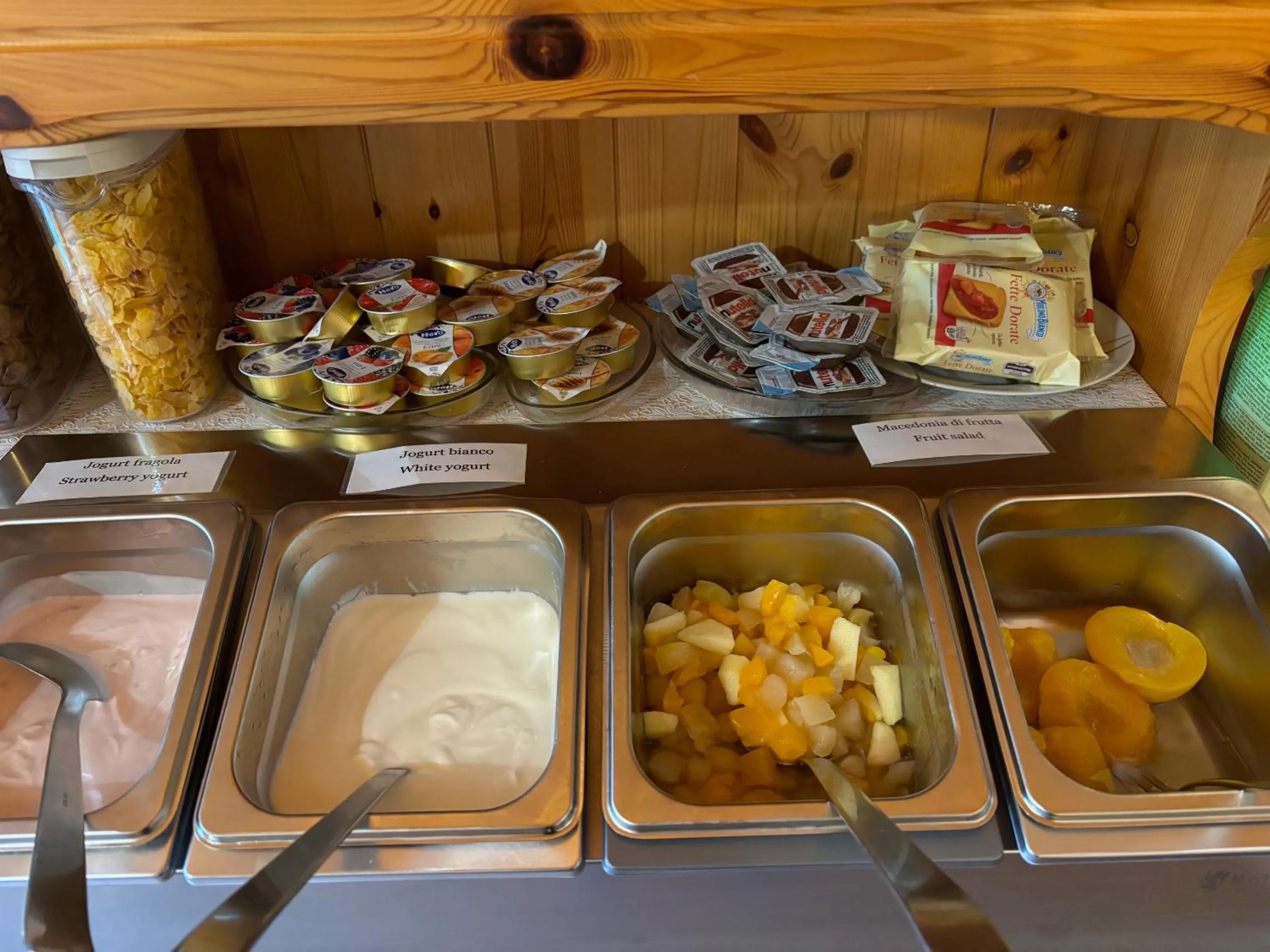 Breakfast in Hotel Diffuso Il Portichetto sulla collina a Vezio Perledo