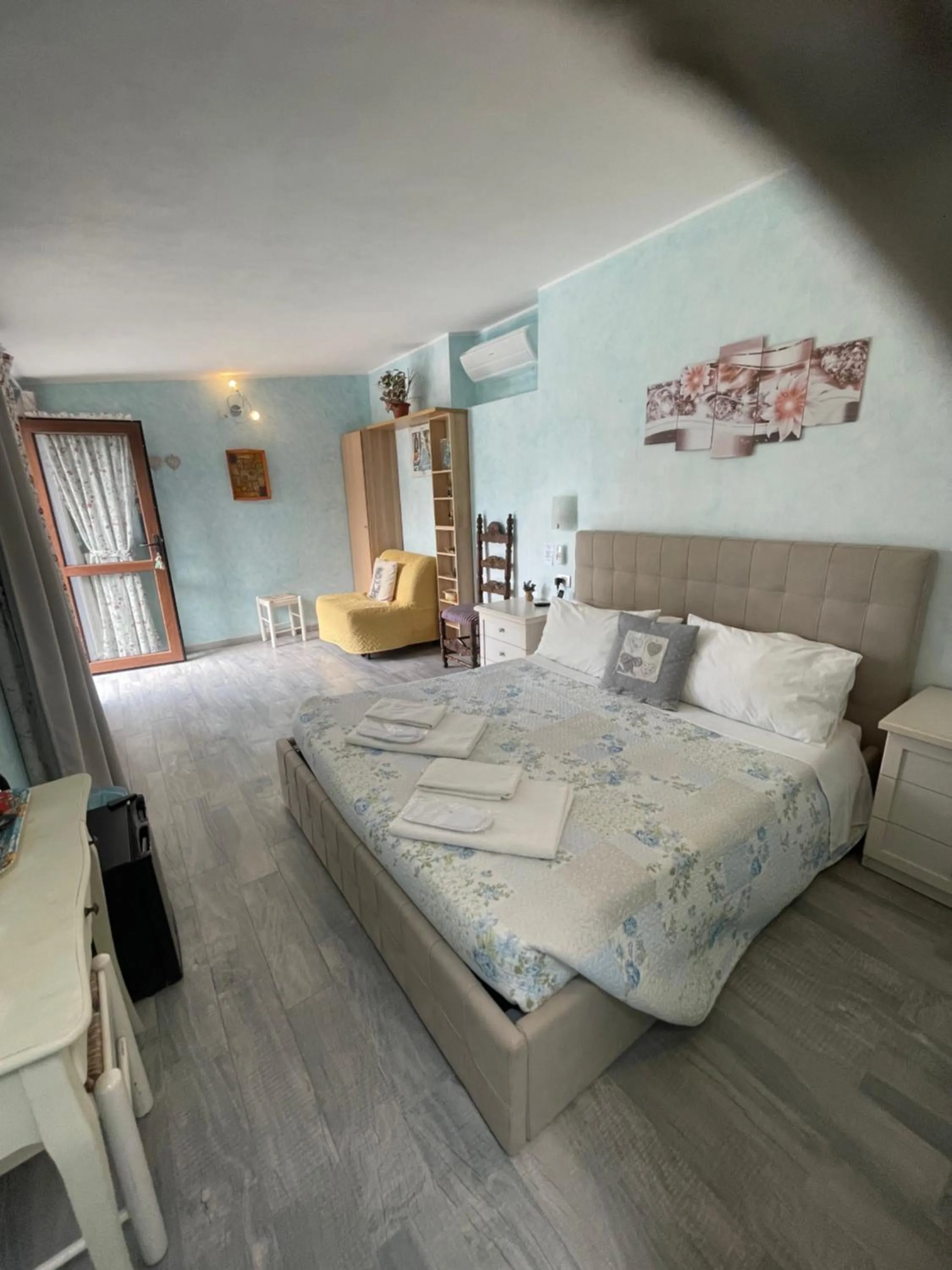 Bed in Hotel Diffuso Il Portichetto sulla collina a Vezio Perledo