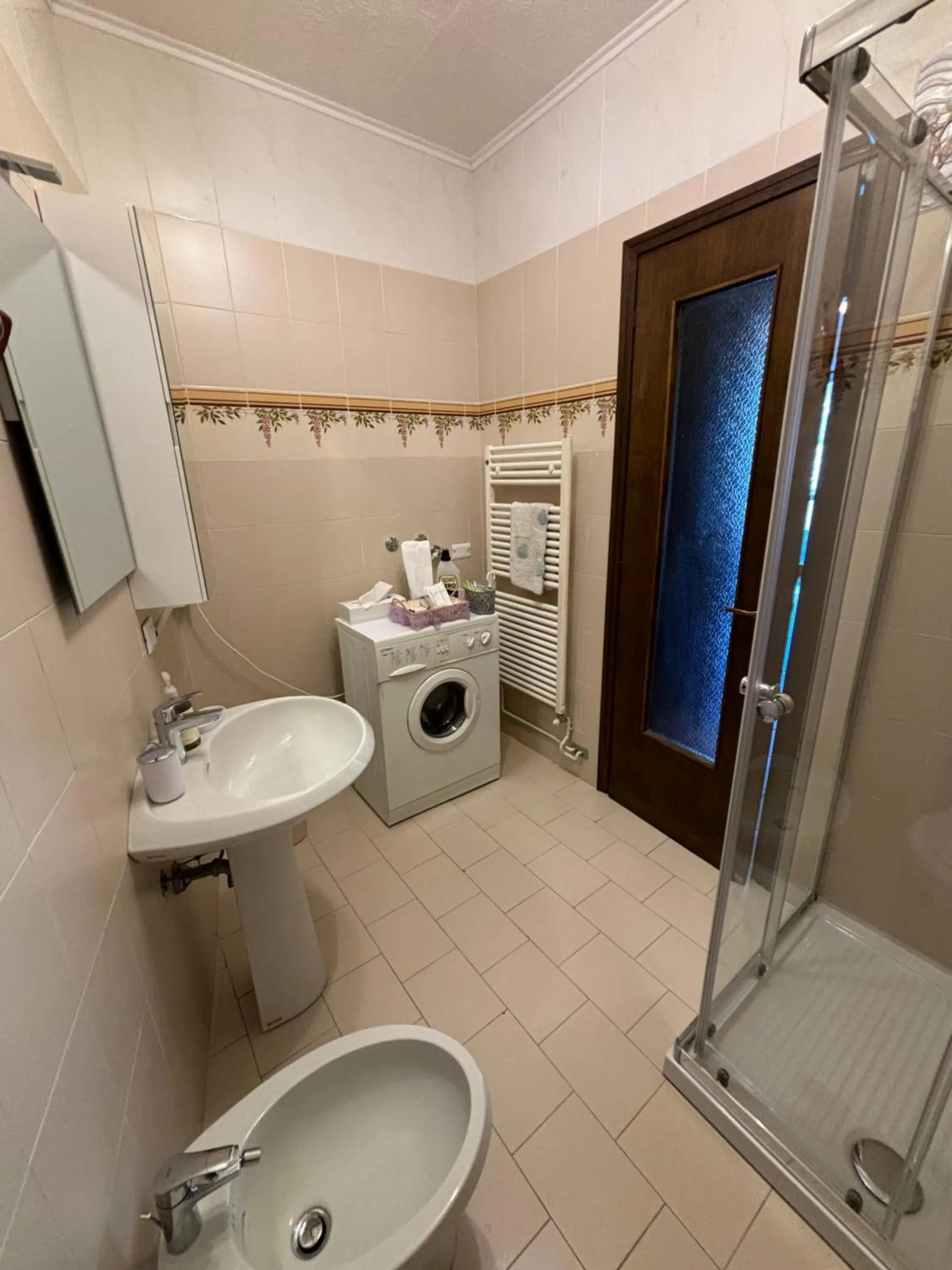 Shower in Hotel Diffuso Il Portichetto sulla collina a Vezio Perledo